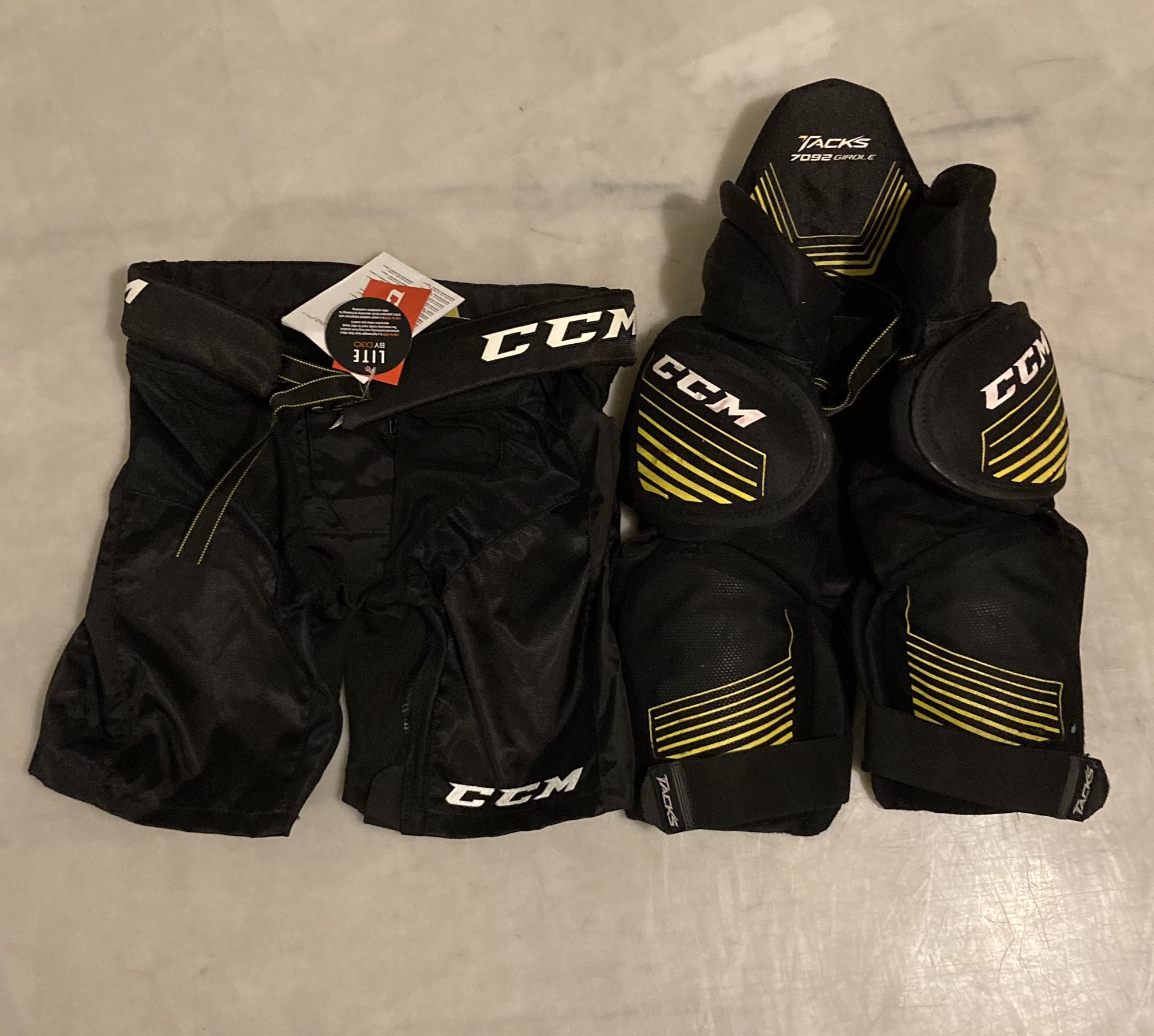 Used Ccm Tacks 7092 Girdle Junior Medium Brand New Ccm Shell SidelineSwap