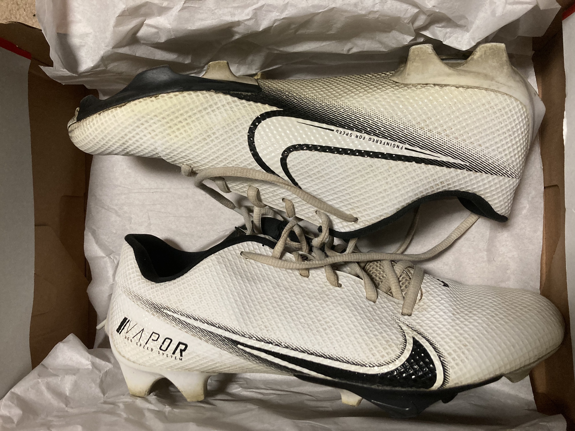 mens white nike cleats