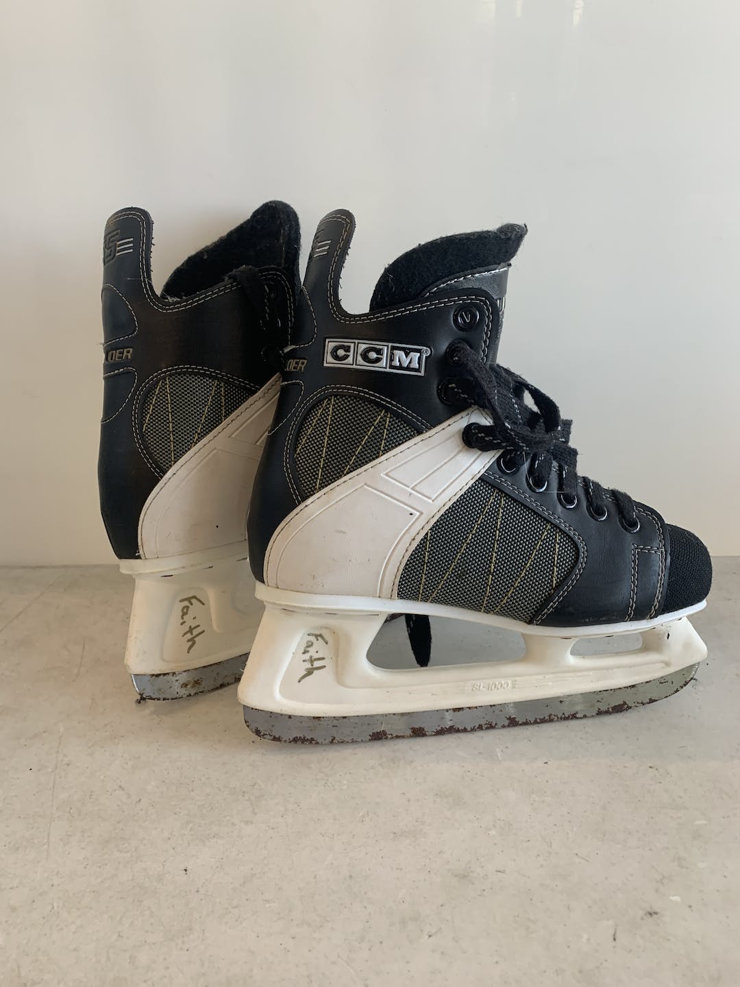 Used Ccm Intruder 55 Senior 6 Ice Hockey Skates SidelineSwap