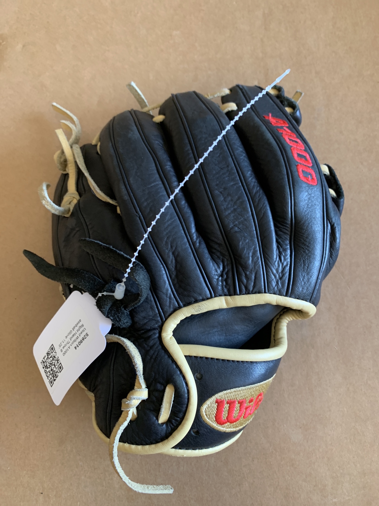 Used Wilson A1000 Right Hand Throw Baseball Glove 11.25" SidelineSwap