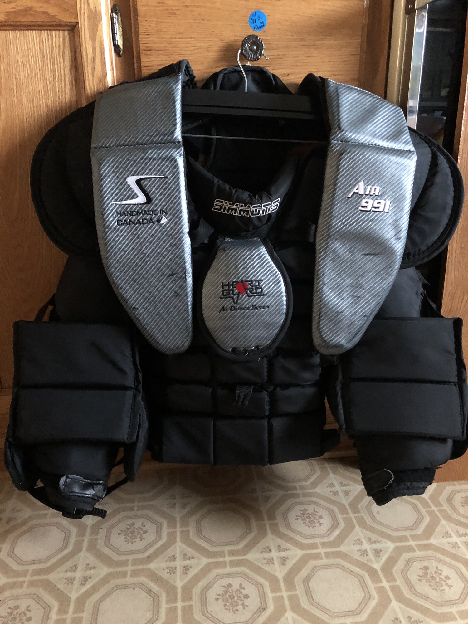 Used Medium Simmons Air 991 Goalie Chest Protector SidelineSwap