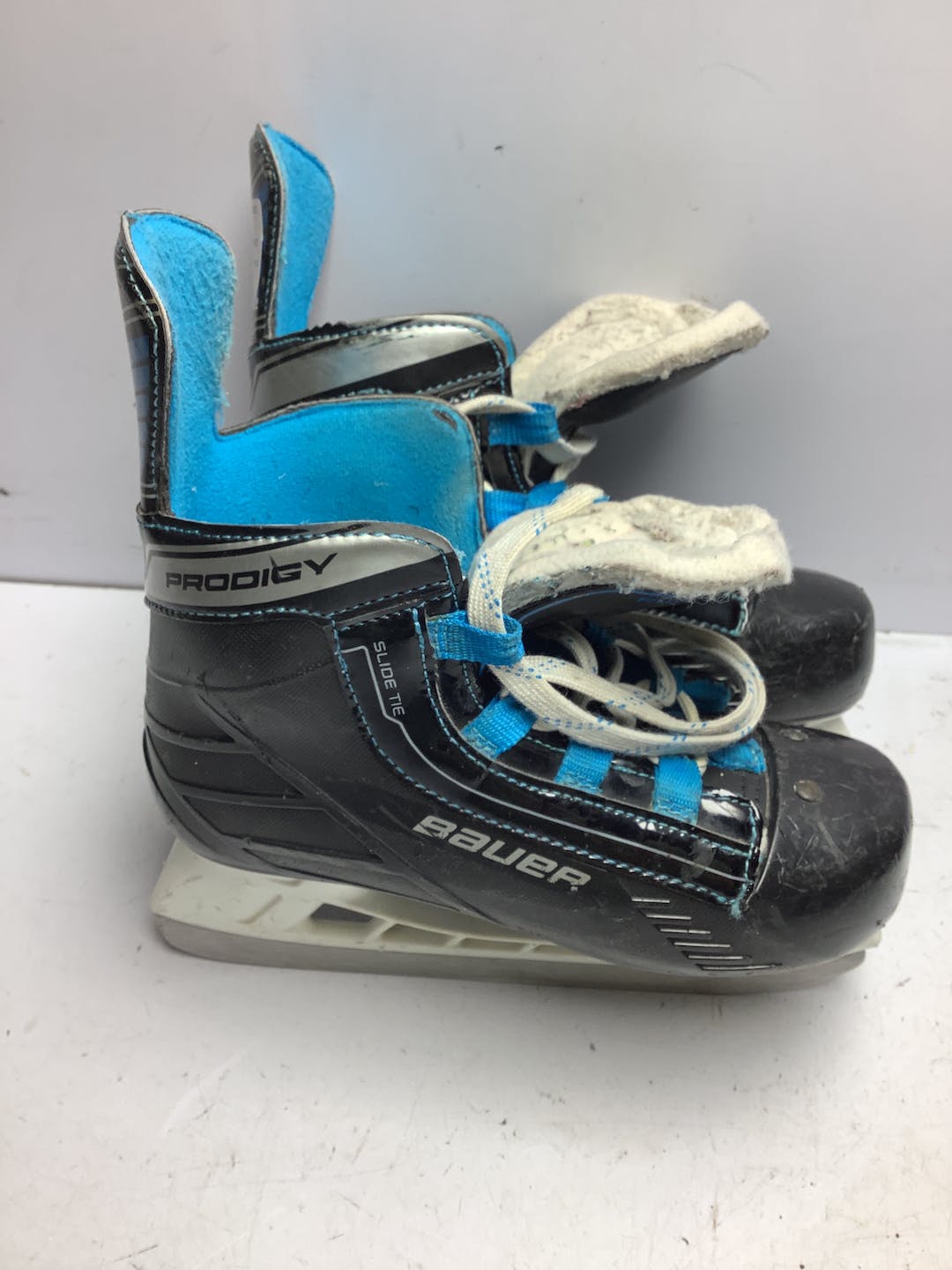 Used Bauer Prodigy Youth 12.0 Ice Hockey Skates SidelineSwap