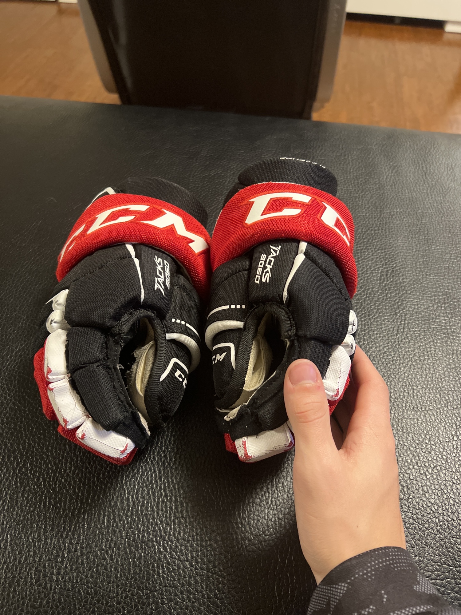 CCM 11" Tacks 9060 Gloves SidelineSwap