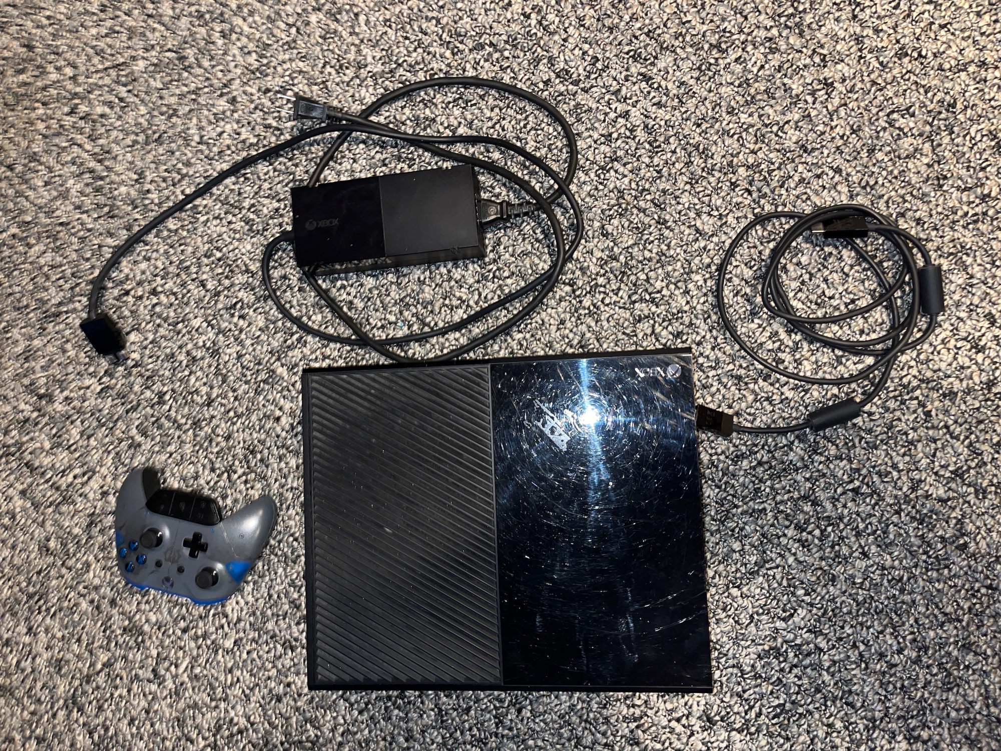Xbox One. HDMI cord included, plus controller works like new