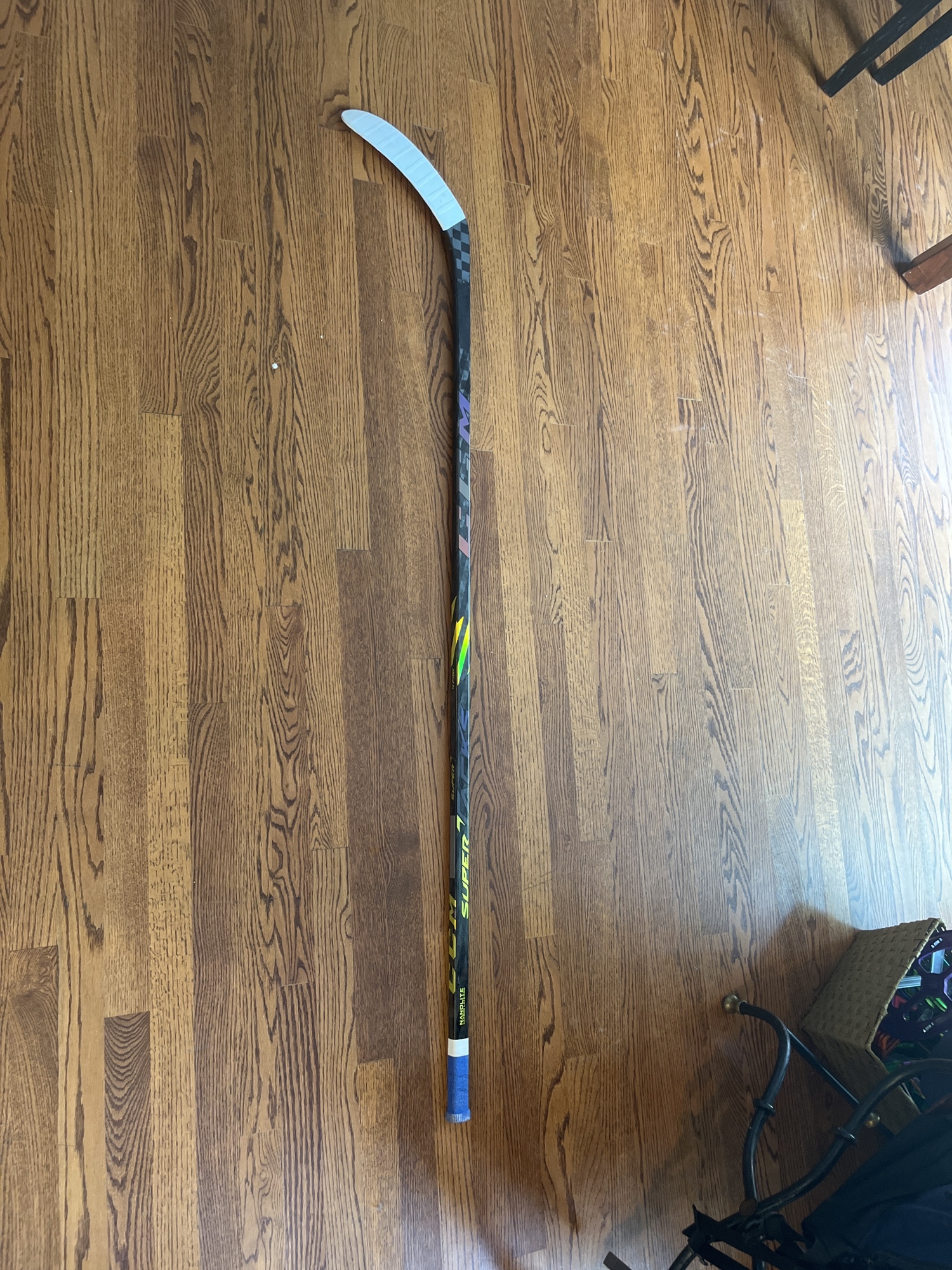 Intermediate Right Handed P28 Super Tacks AS4 Pro Hockey Stick