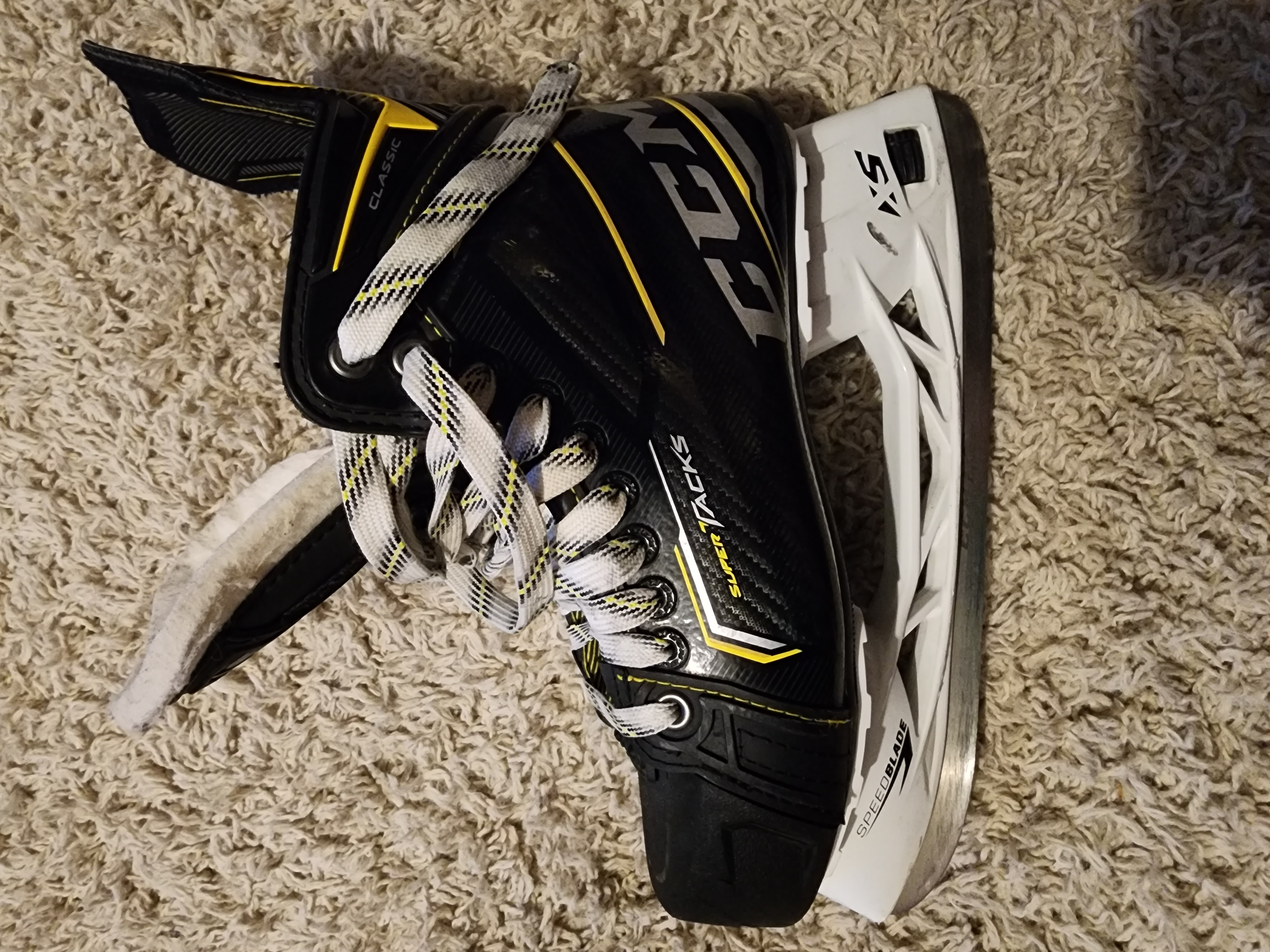 Junior Used CCM Hockey Skates Size 6 SidelineSwap