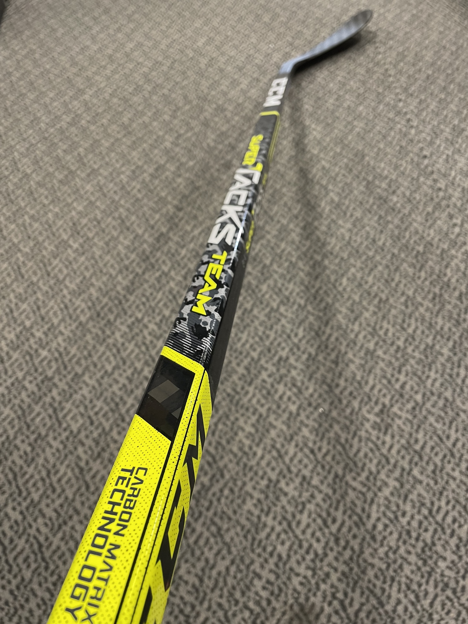 CCM Super Tacks Team P28 curve 55 flex right hand stick SidelineSwap