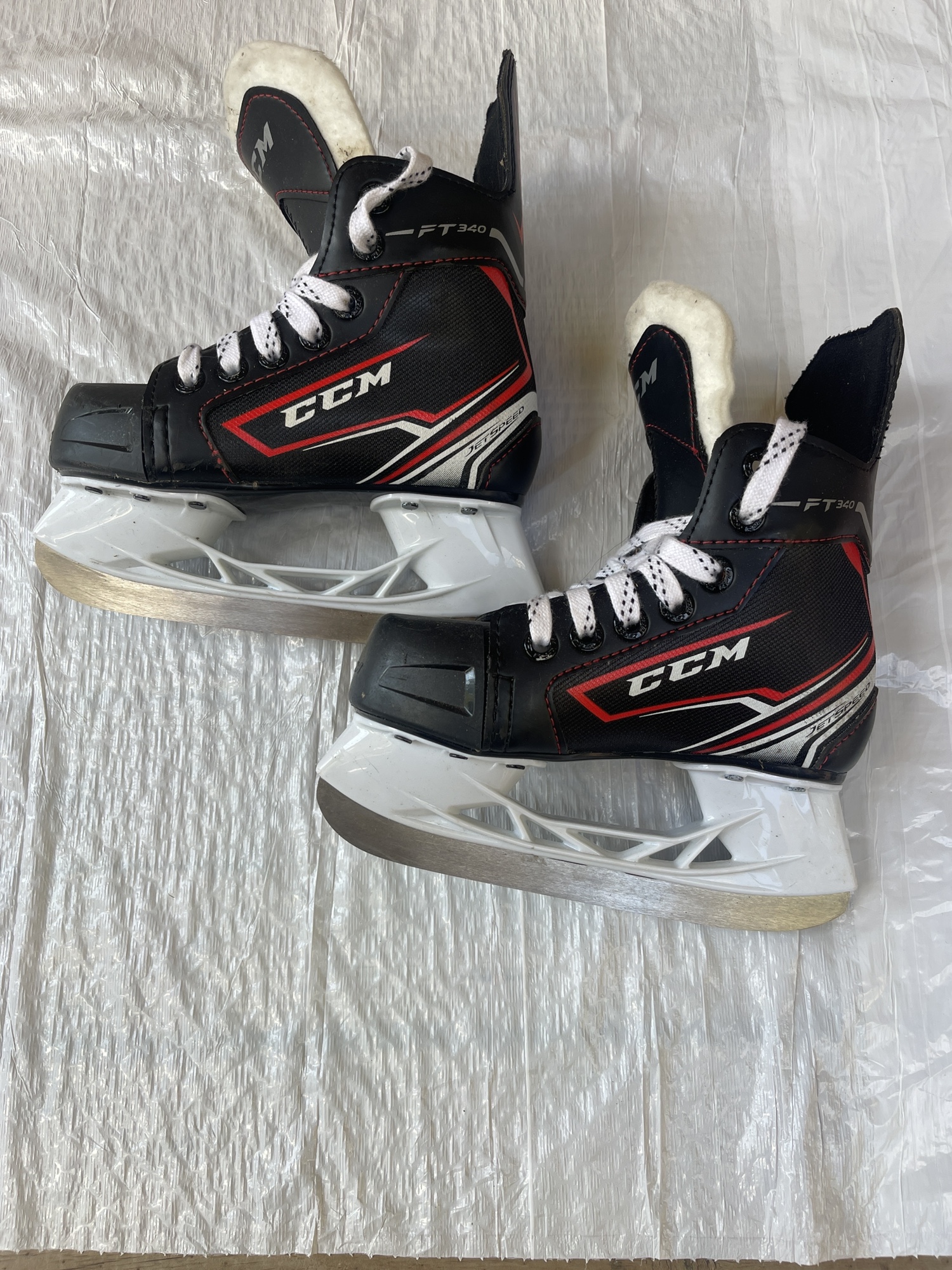 CCM Size 11 Youth ice skates SidelineSwap