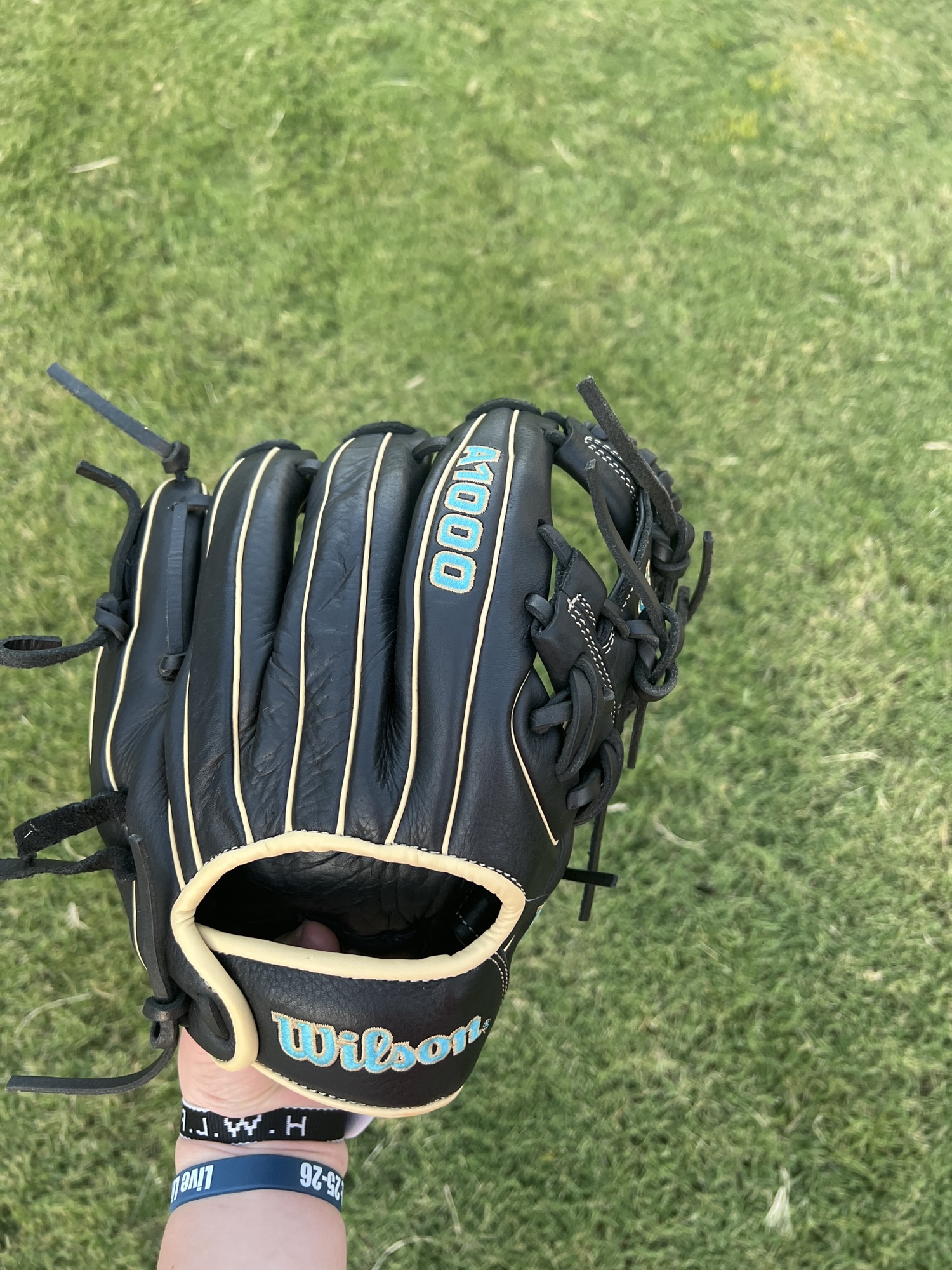 Infield 11.5" A1000 Baseball Glove SidelineSwap
