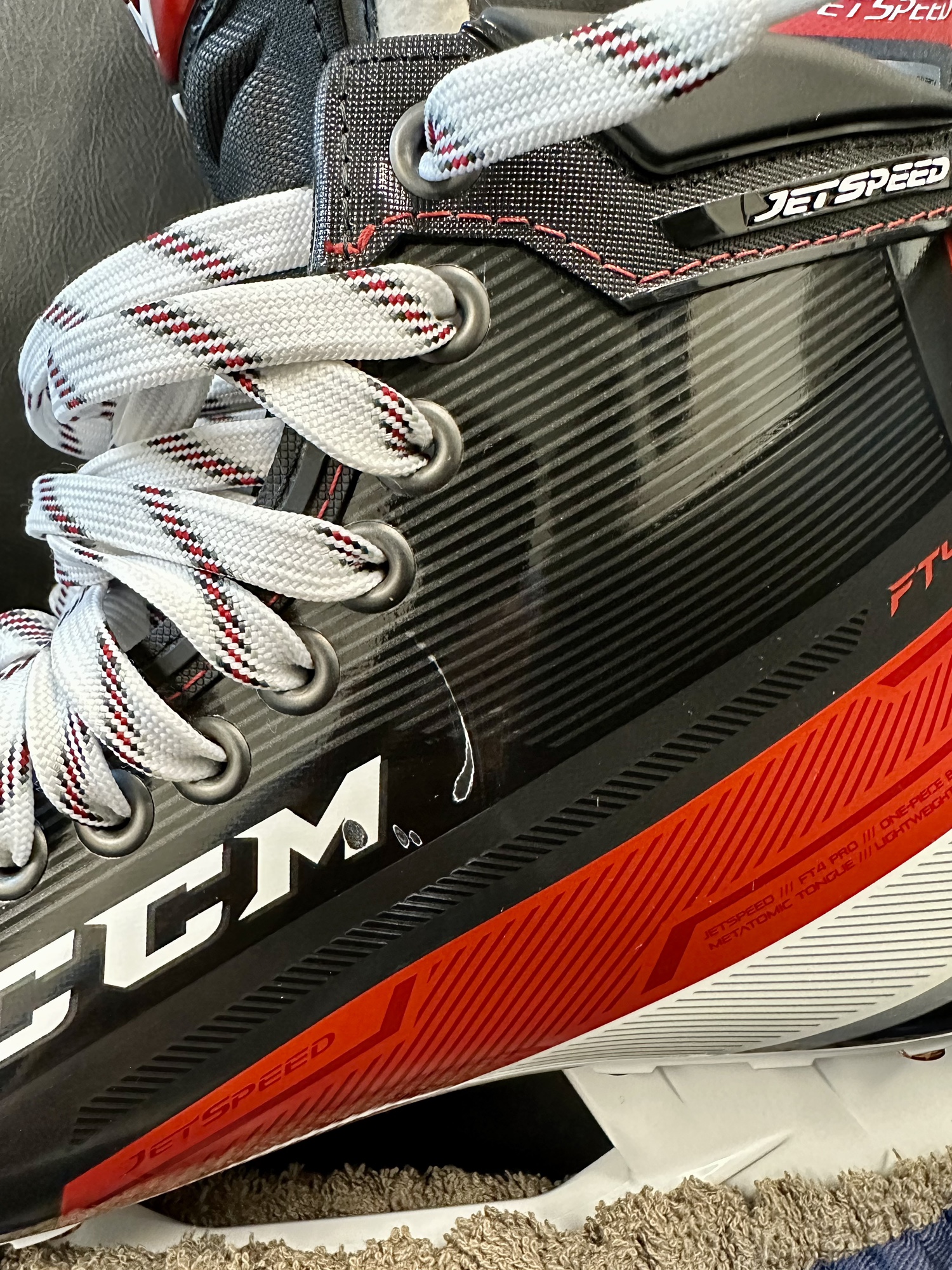 New CCM JetSpeed FT4 Pro Ice Hockey Skates Size 8 Wide SidelineSwap