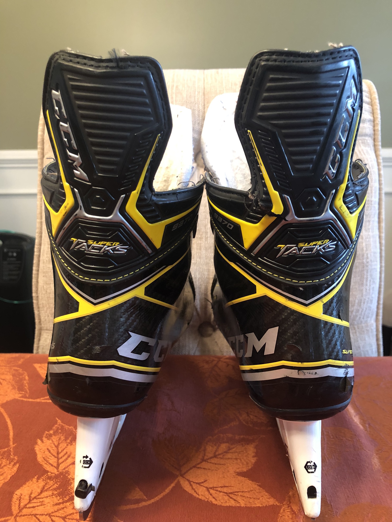 Used CCM Regular Width Size 6.5 Super Tacks 9370 Hockey Skates