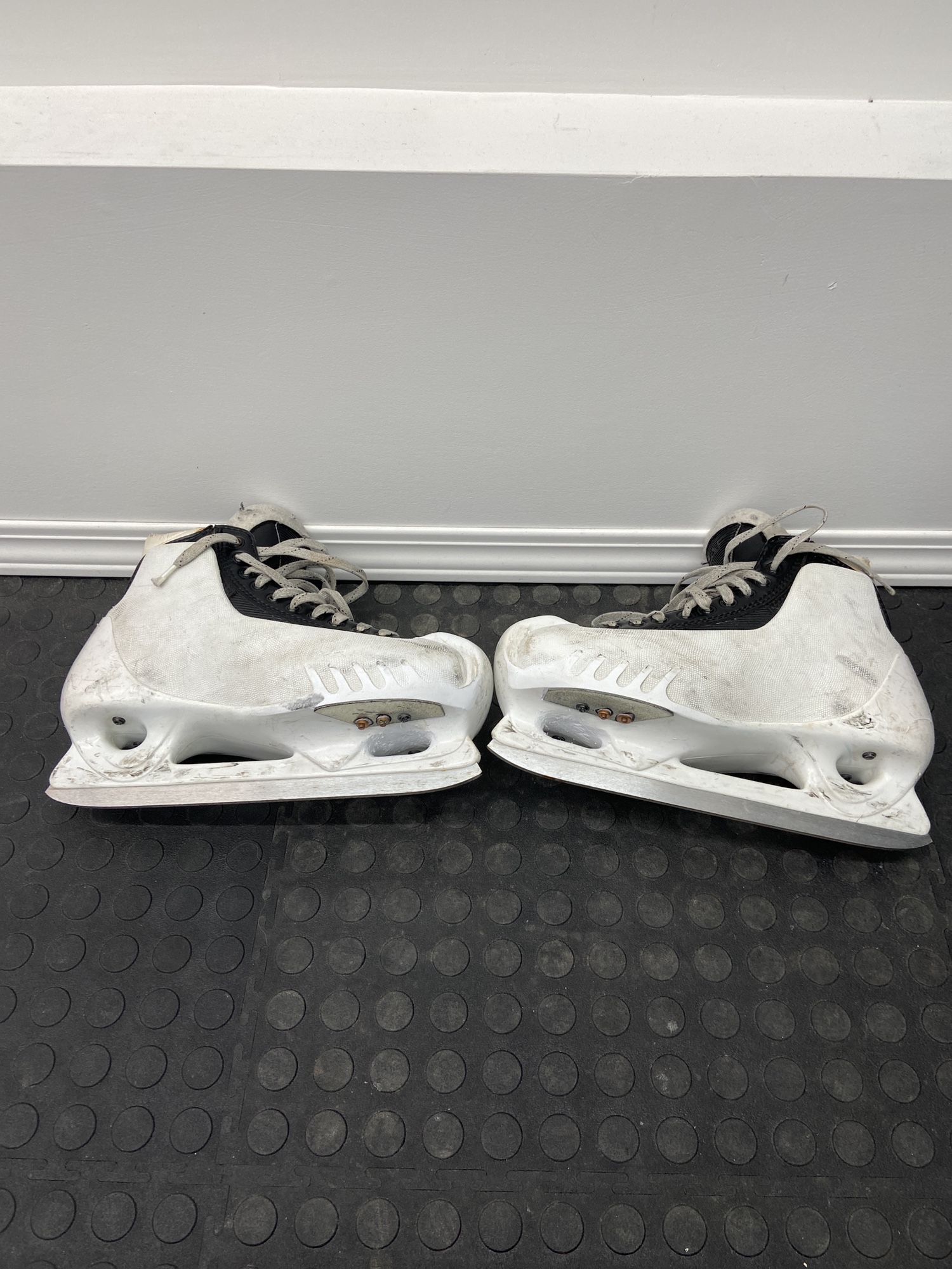Used Graf Regular Width Size 8 Hockey Goalie Skates SidelineSwap
