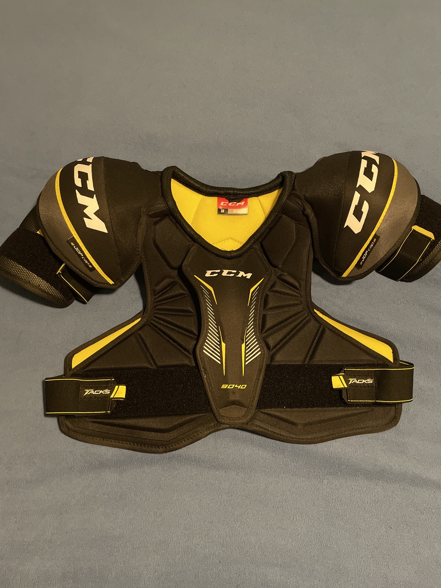 Senior Medium CCM Tacks 9040 Shoulder Pads SidelineSwap