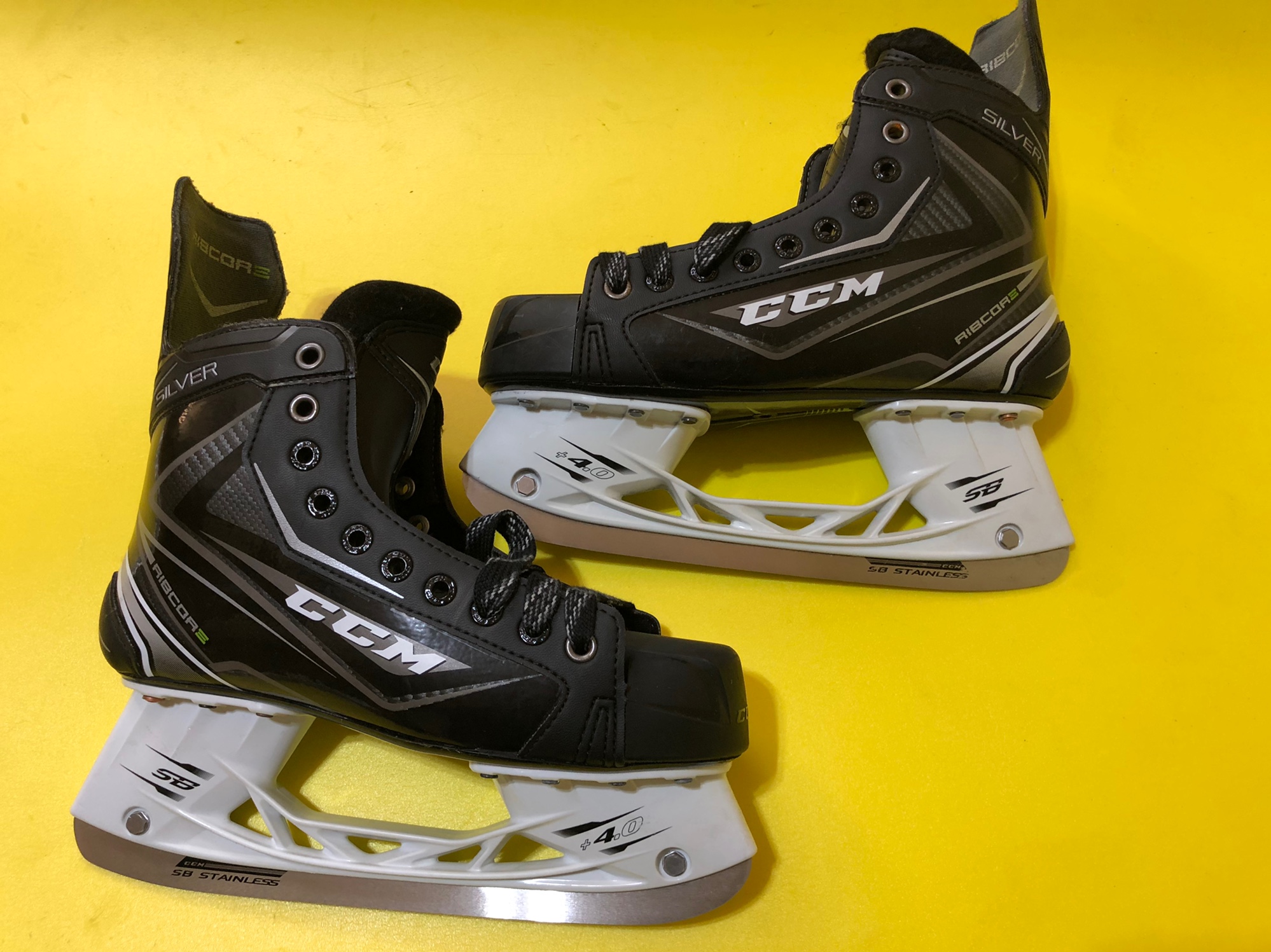Senior New CCM RibCor SILVER Hockey Skates Regular Width Size 9.5