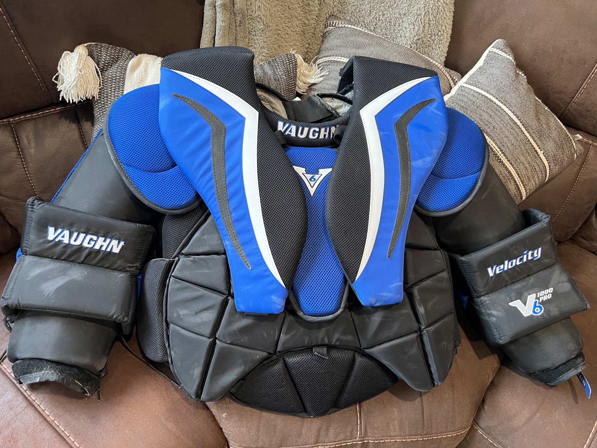 Vaughn Velocity V6 1000 Pro Goalie Chest Protector Sr Large SidelineSwap