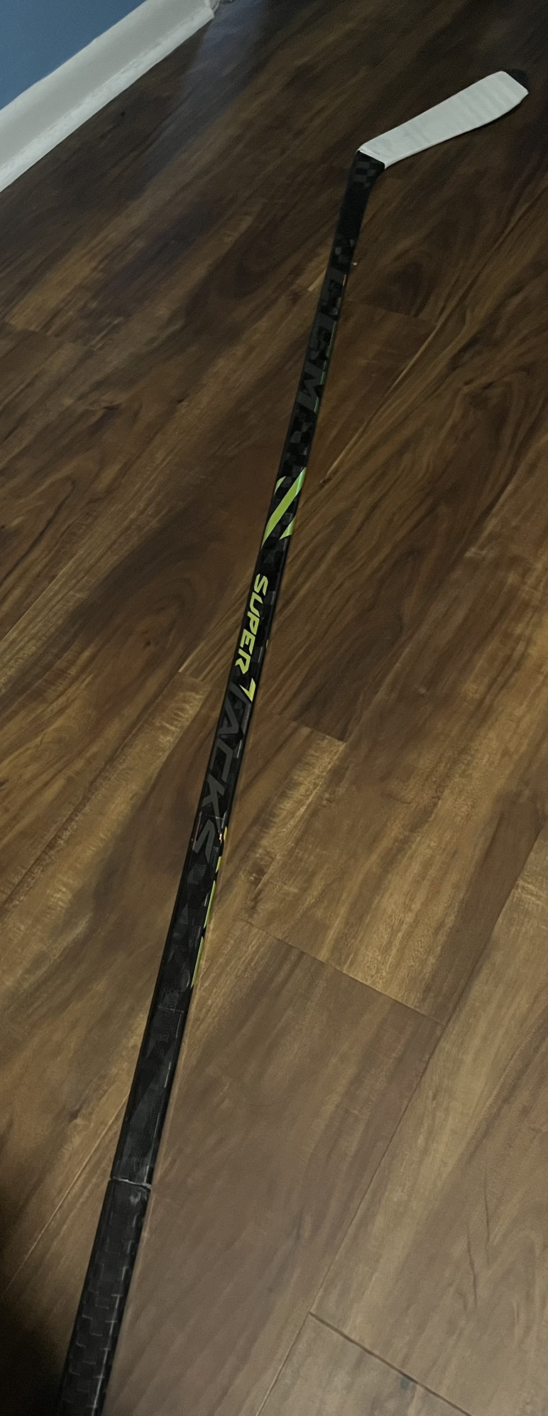 Intermediate Right Handed P28 Super Tacks AS4 Pro Hockey Stick
