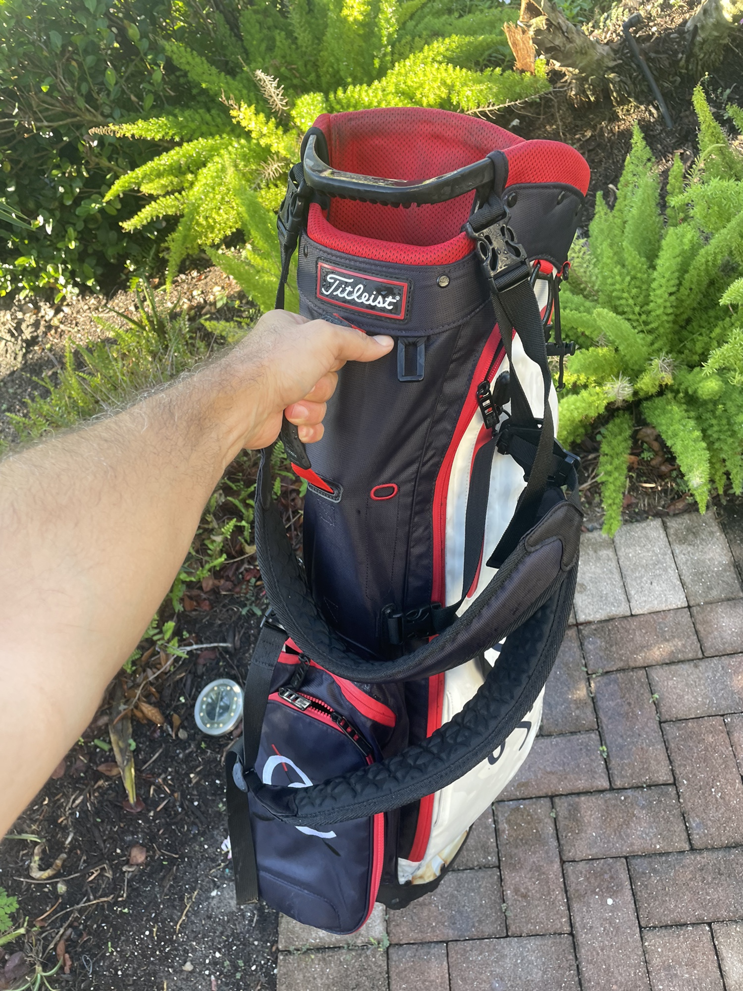 Titleist golf bag with shoulder strap SidelineSwap