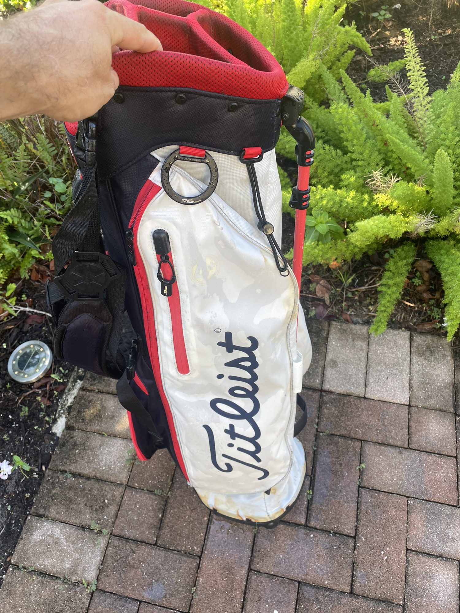 Titleist golf bag with shoulder strap SidelineSwap