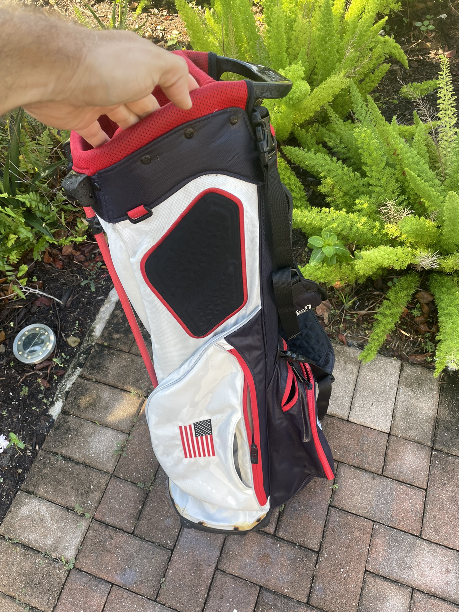 Titleist golf bag with shoulder strap SidelineSwap