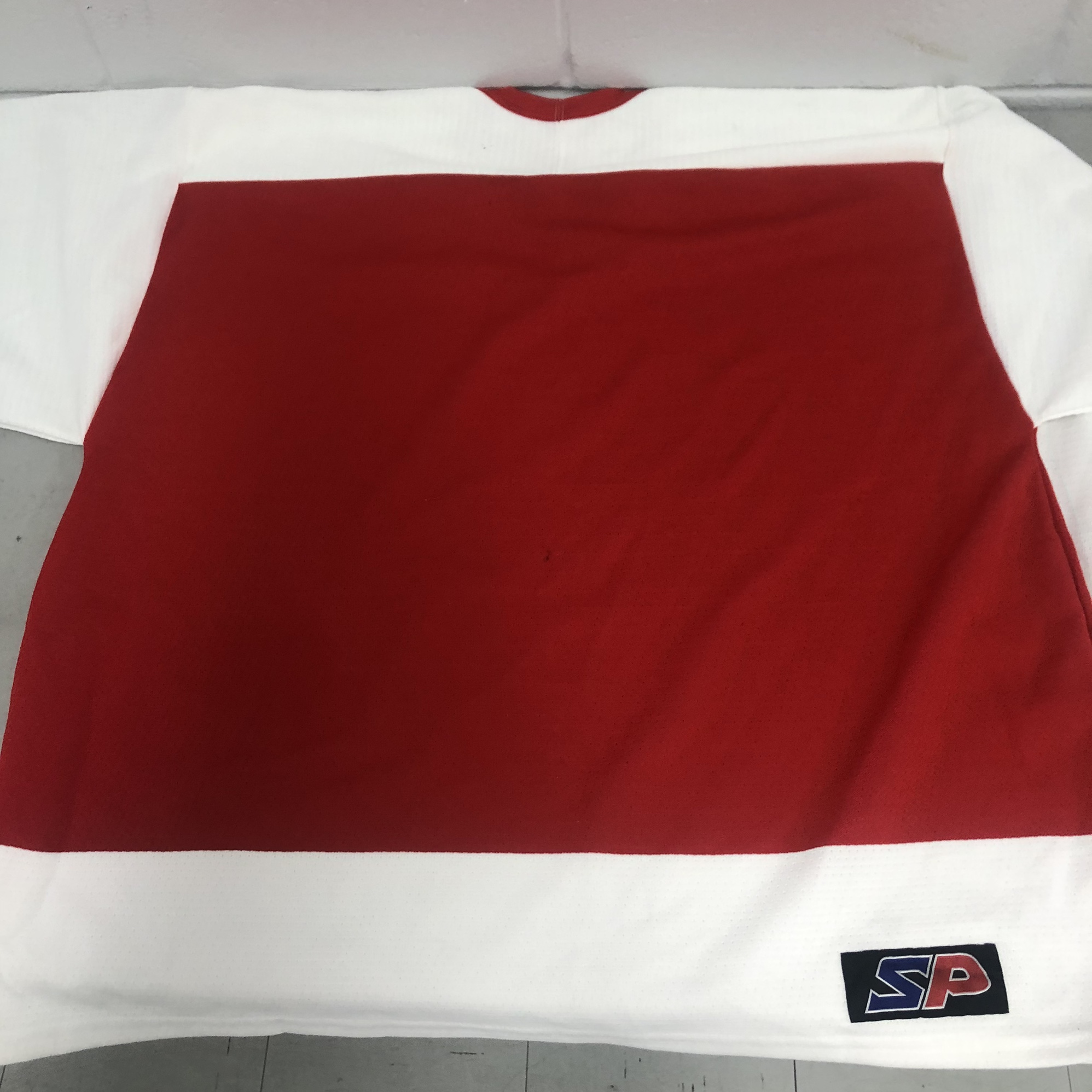 Red/white XL hockey jersey SidelineSwap