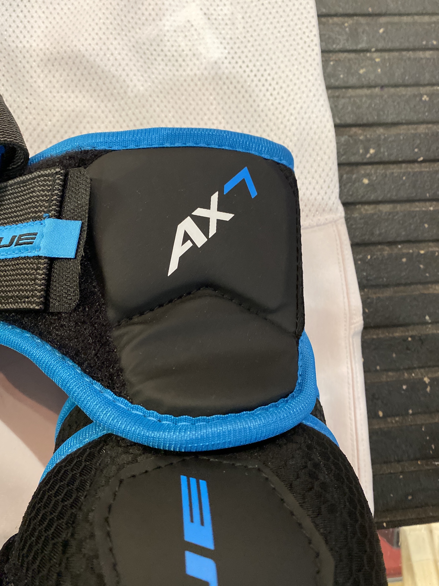 AX7, True elbow pads SidelineSwap