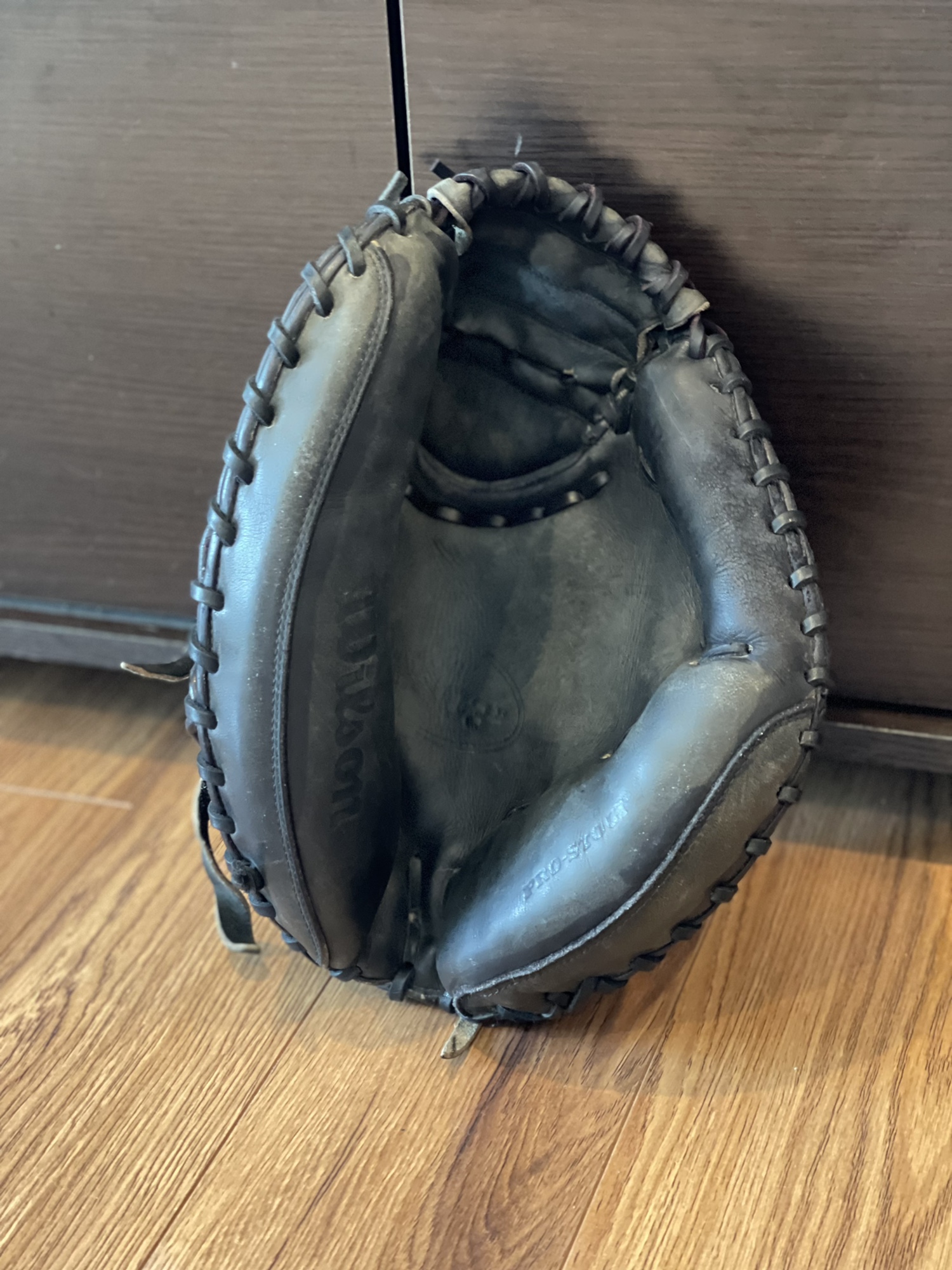 Used Wilson A2403 (A2000) Catcher’s Mitt 34” (Black) RHT SidelineSwap
