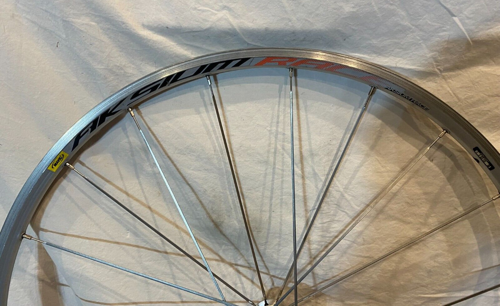 Mavic Aksium Race Silver Aluminum 20Bladed Spoke 700C Road Bike Wheel