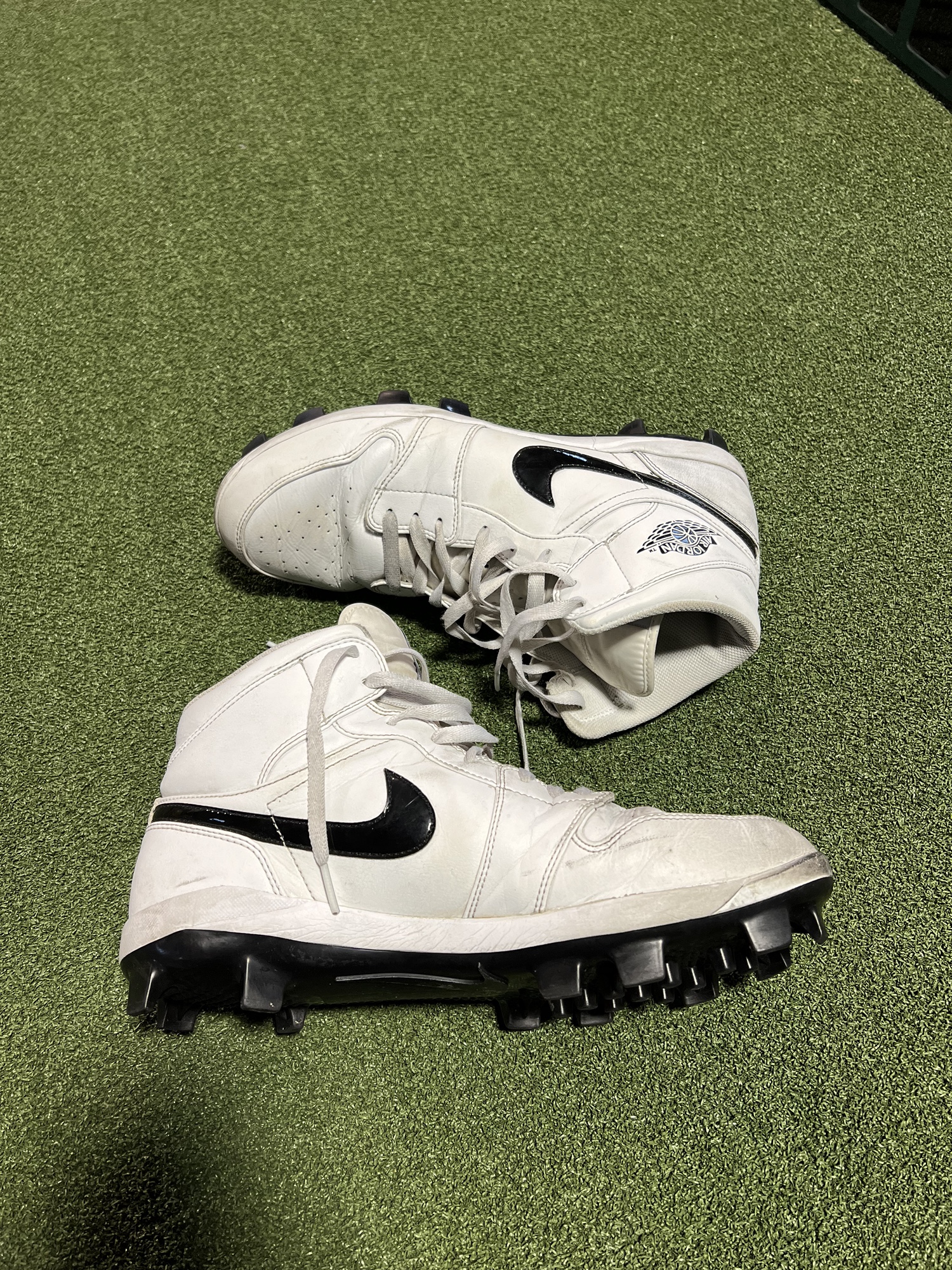 low top jordan cleats