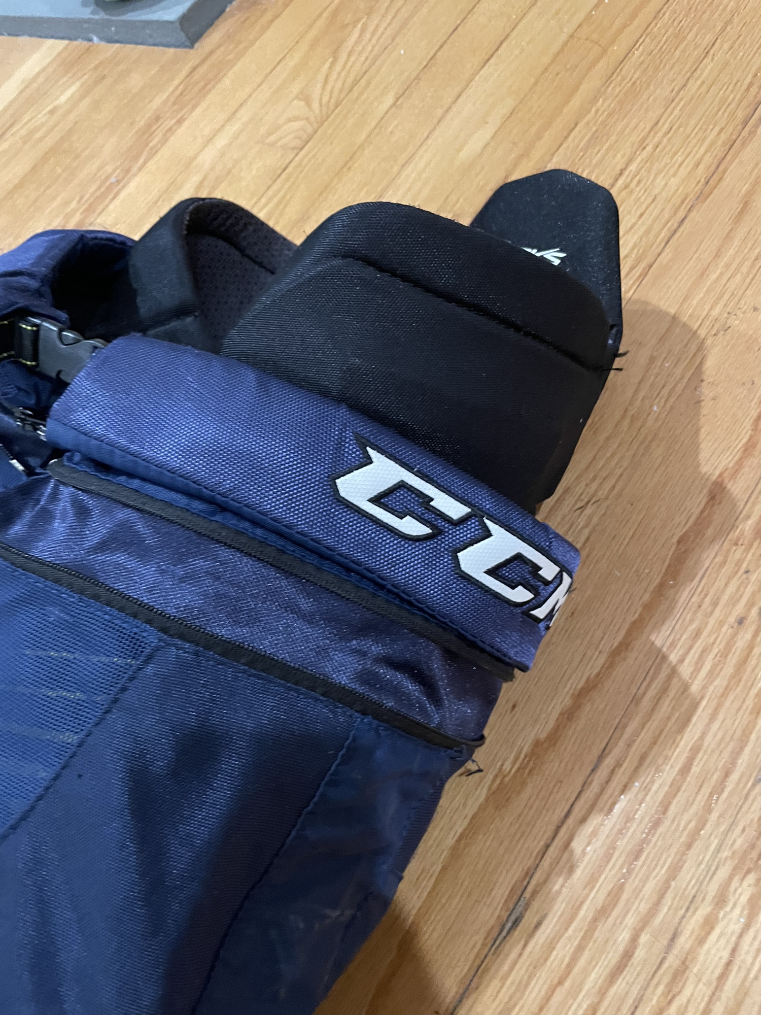 Used Junior XL CCM Tacks 7092 Girdle and Navy Shell SidelineSwap