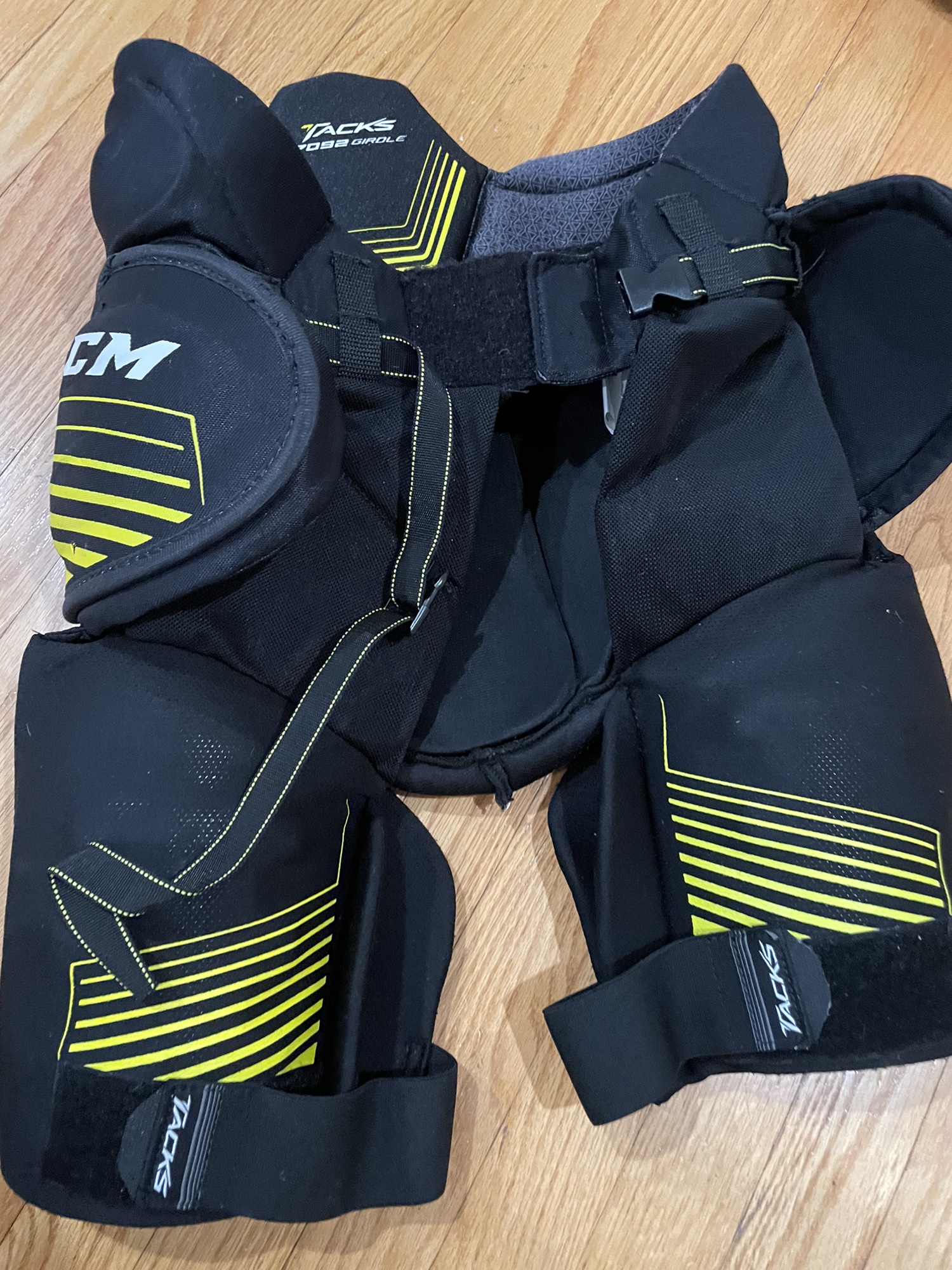 Used Junior XL CCM Tacks 7092 Girdle and Navy Shell SidelineSwap