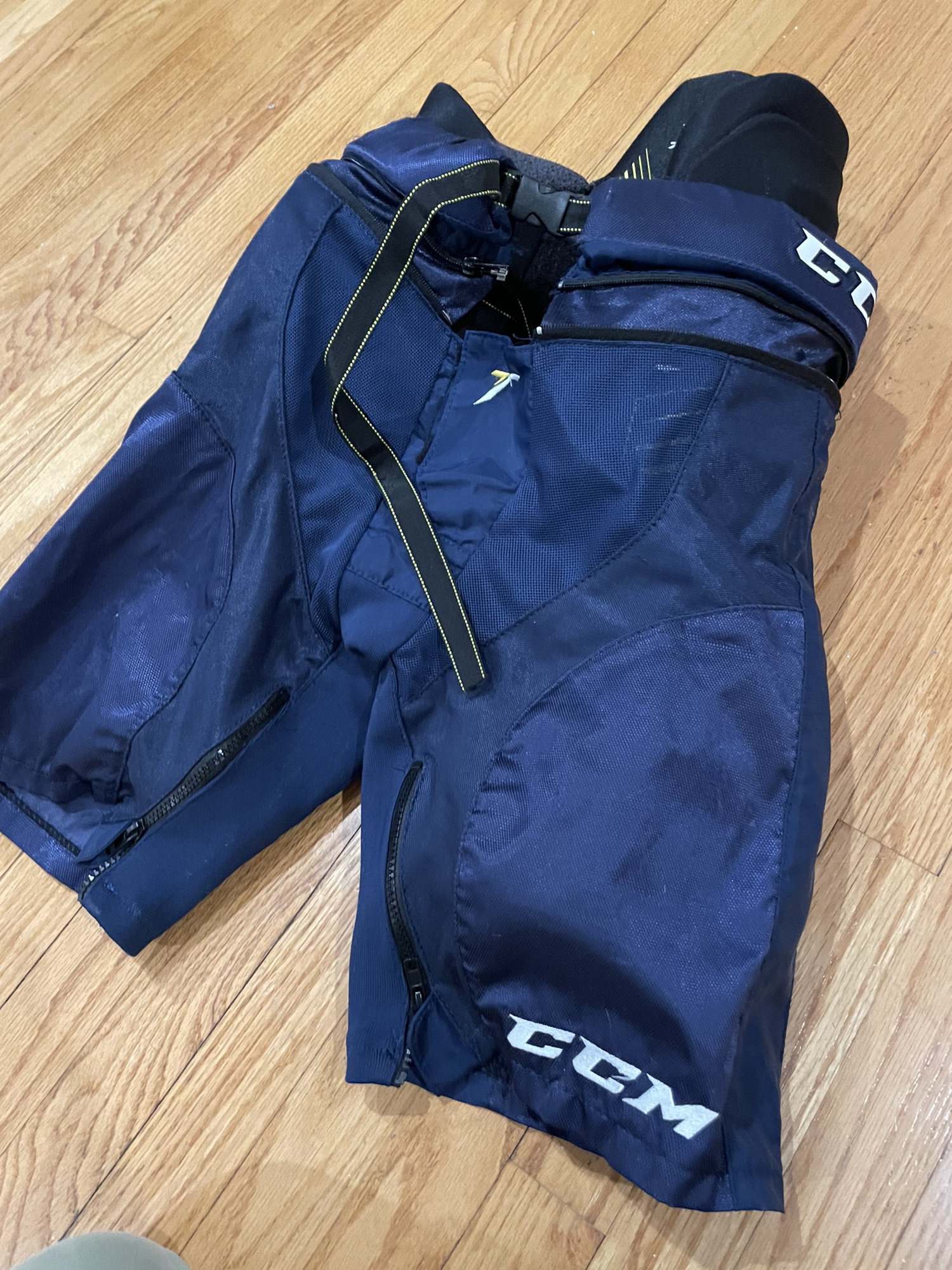 Used Junior XL CCM Tacks 7092 Girdle and Navy Shell SidelineSwap