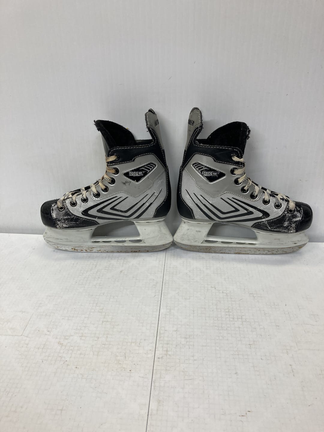 Used Ccm Intruder Junior 02 Ice Hockey Skates SidelineSwap