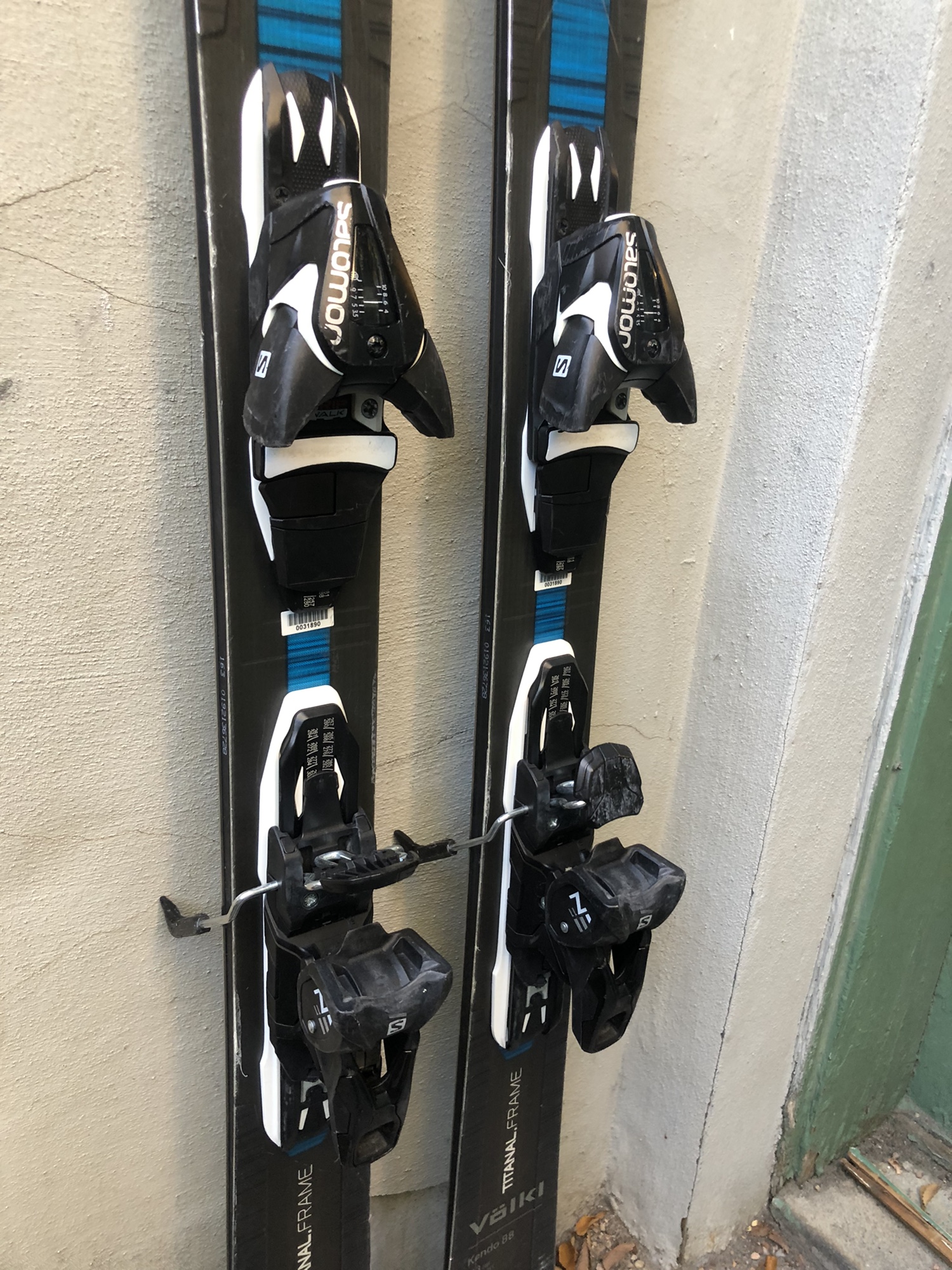 Volkl Kendo 88 163cm with Adjustable Salomon Gripwalk Bindings SidelineSwap