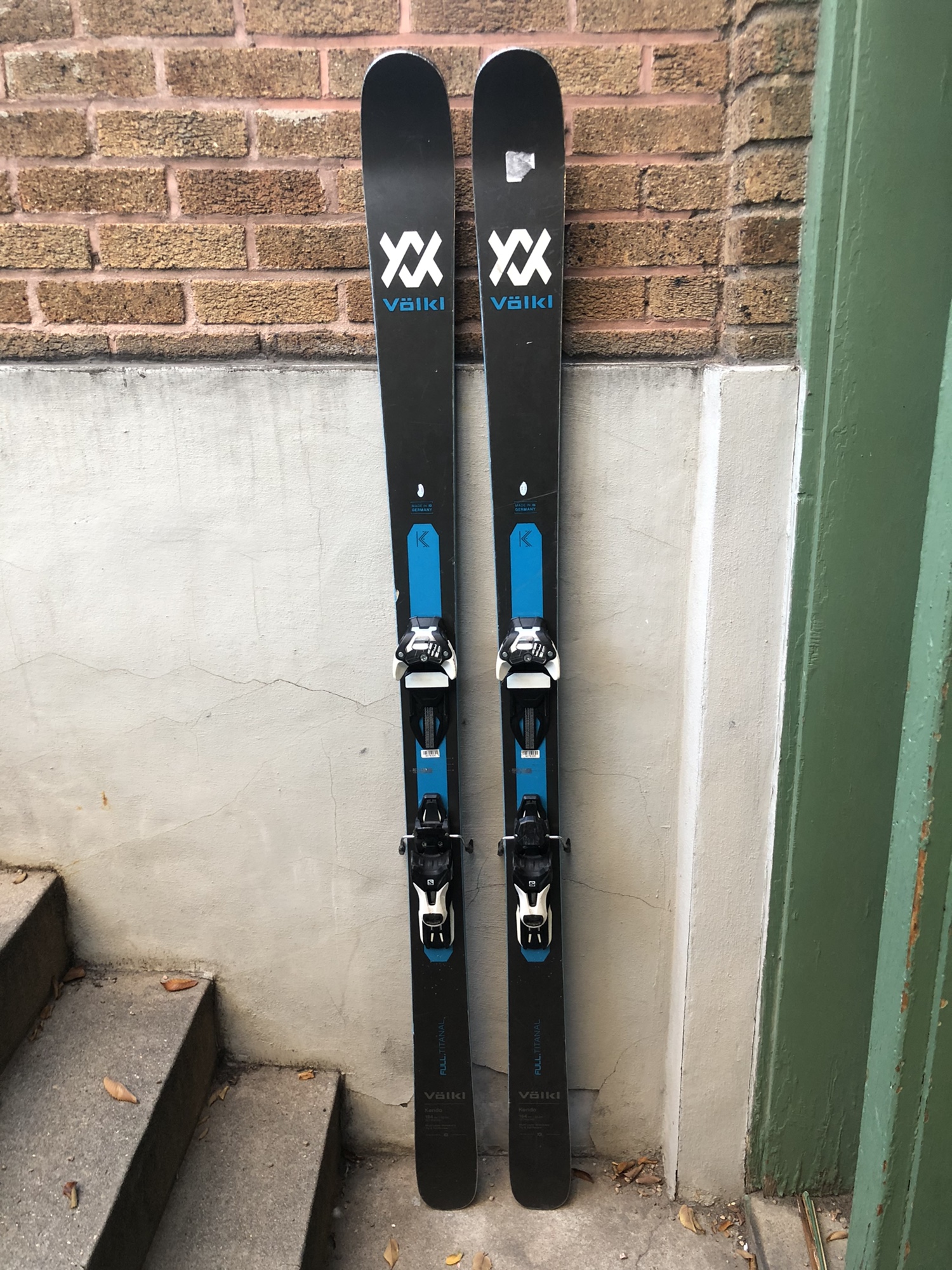 Volkl Kendo 88 184cm with Adjustable Salomon Warden Bindings SidelineSwap