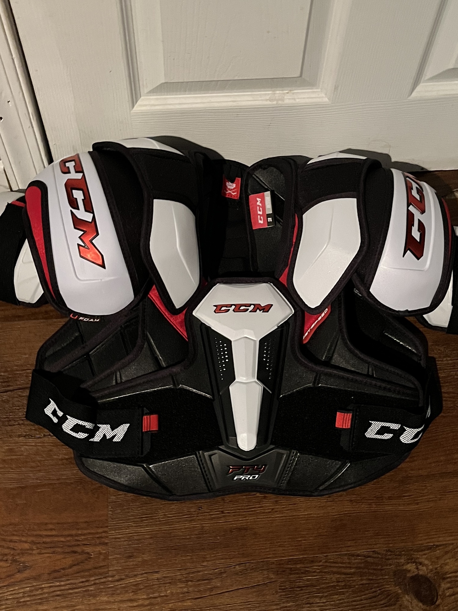New Medium CCM Pro Stock JetSpeed FT4 Pro Shoulder Pads SidelineSwap
