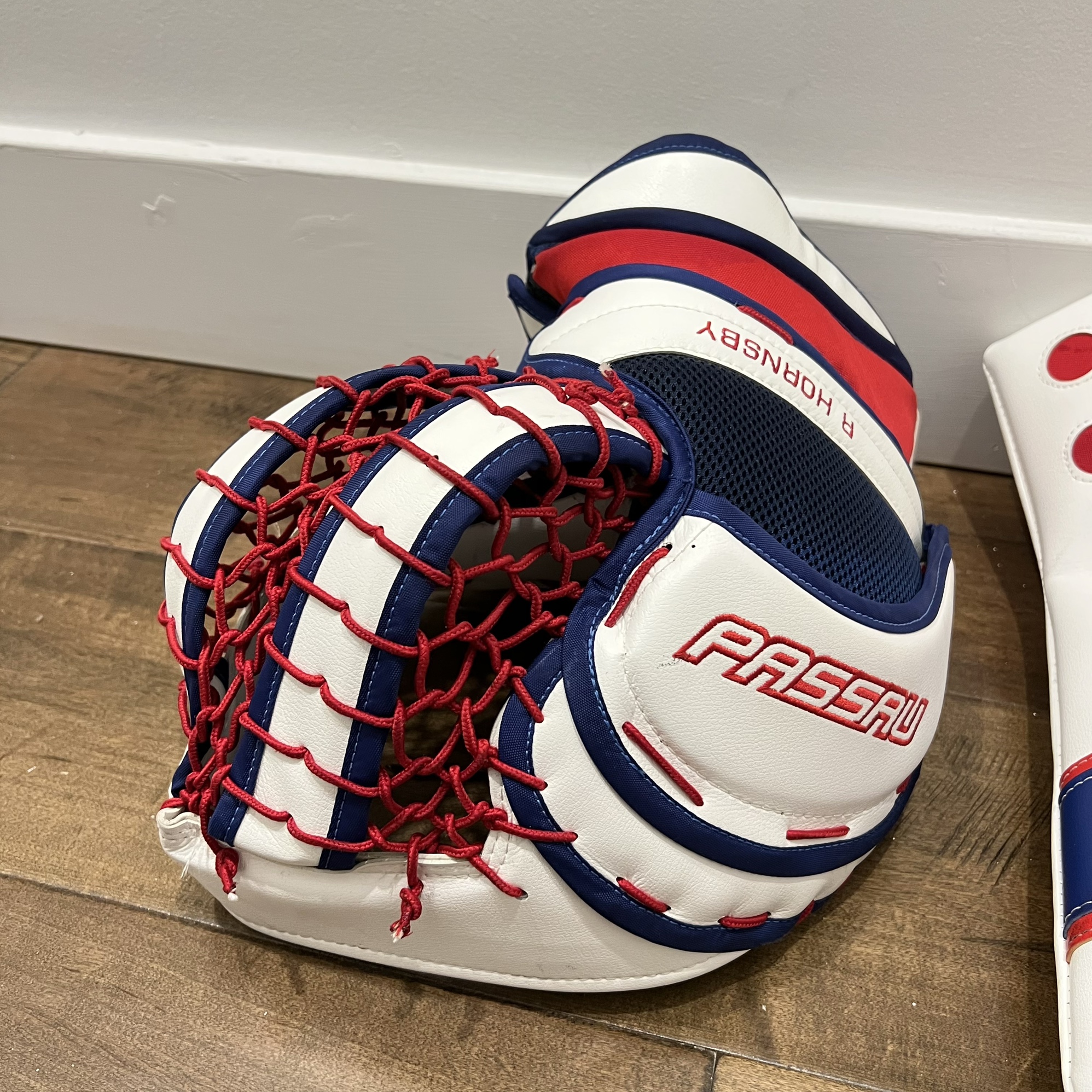 Pro Stock Passau Retro Goalie Glove + Blocker SidelineSwap