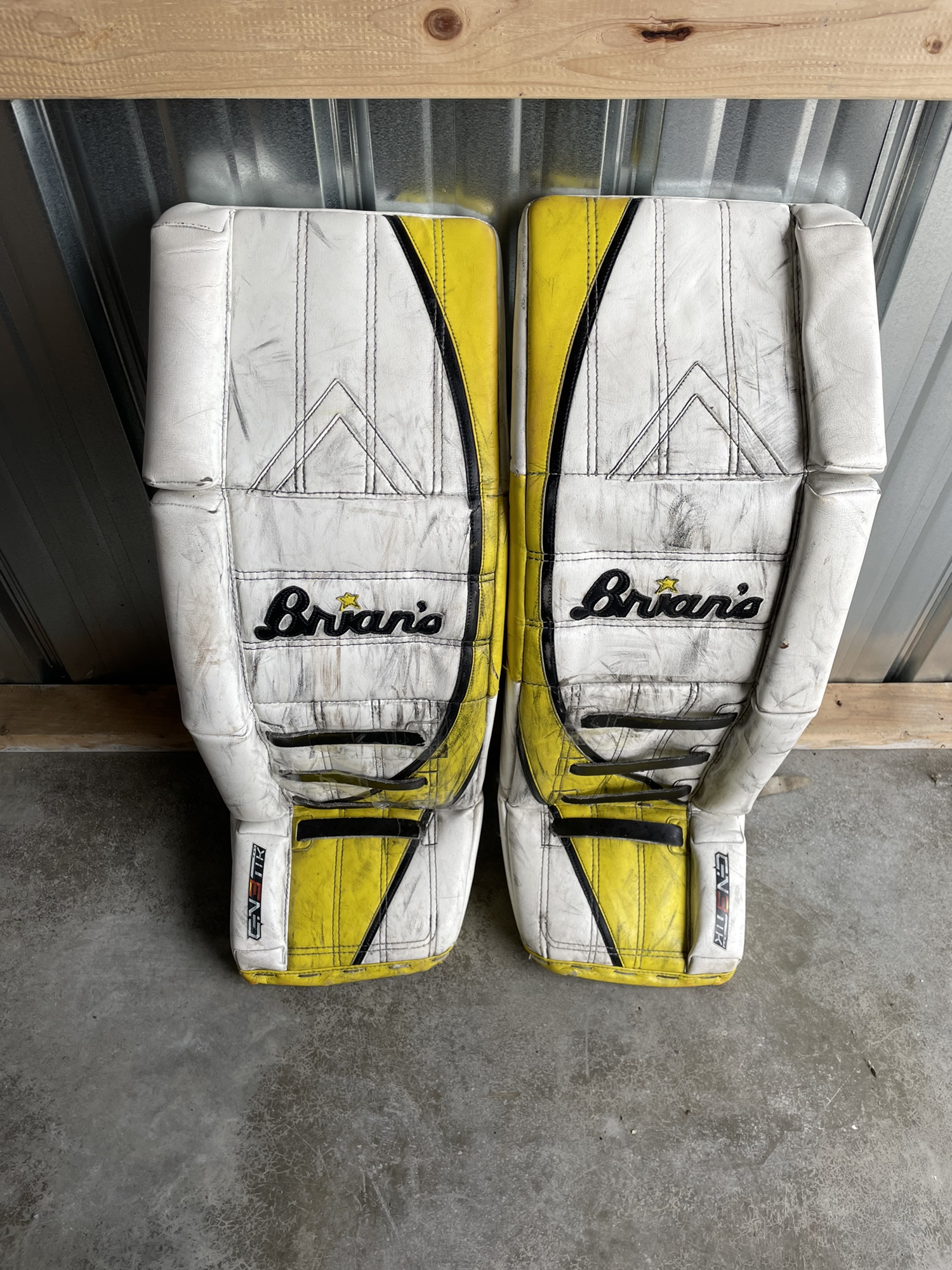 35" Brian's Pro Stock Pro 3 Goalie Leg Pads SidelineSwap