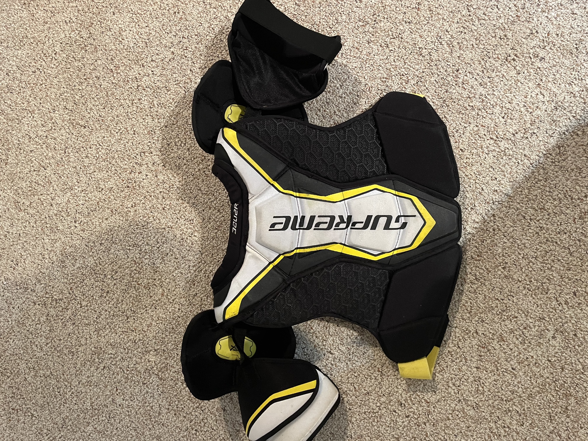 Senior Large Bauer Supreme 2S Pro Shoulder Pads SidelineSwap