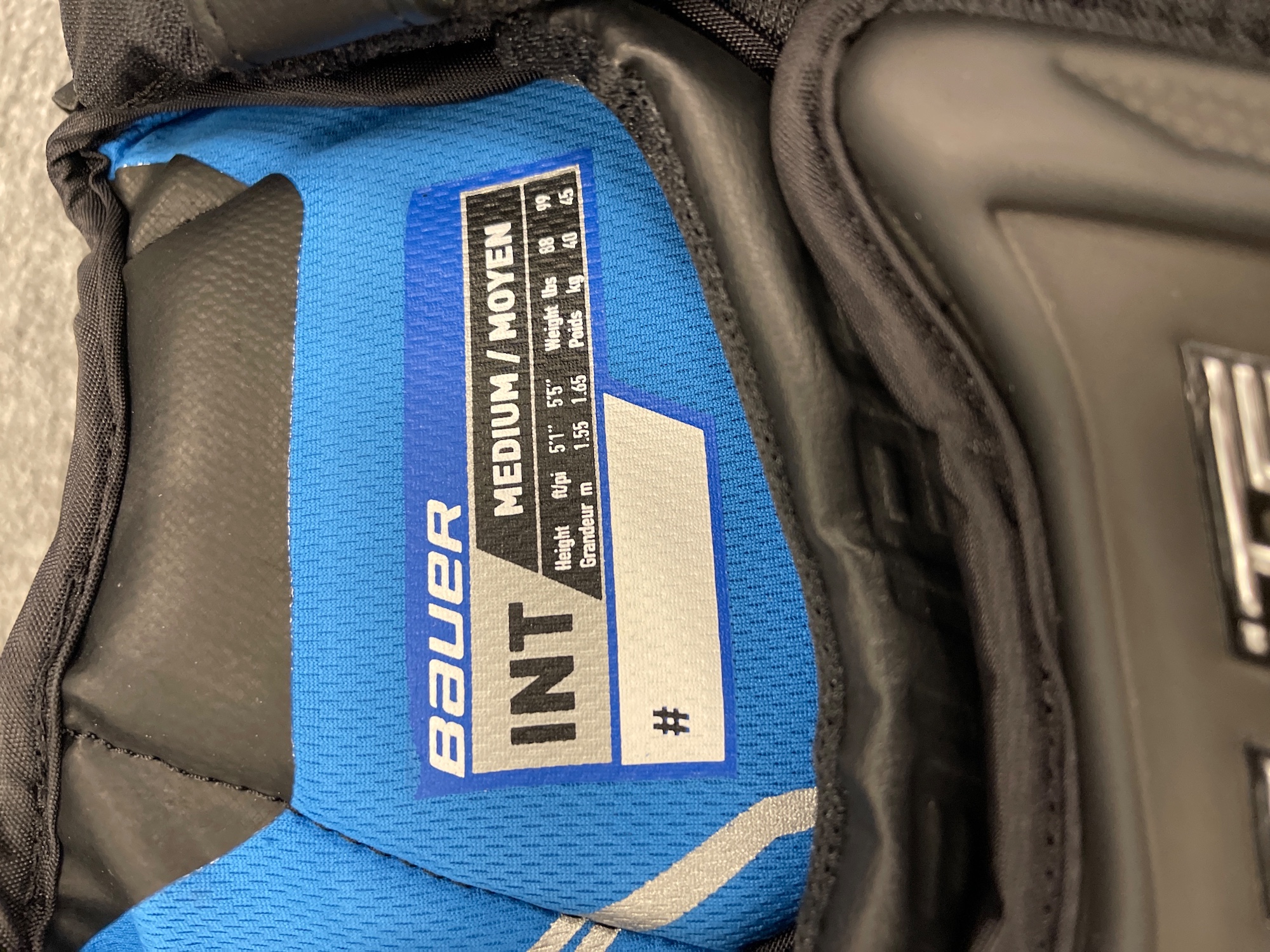 New Intermediate Medium Bauer Elite Goalie Chest Protector SidelineSwap