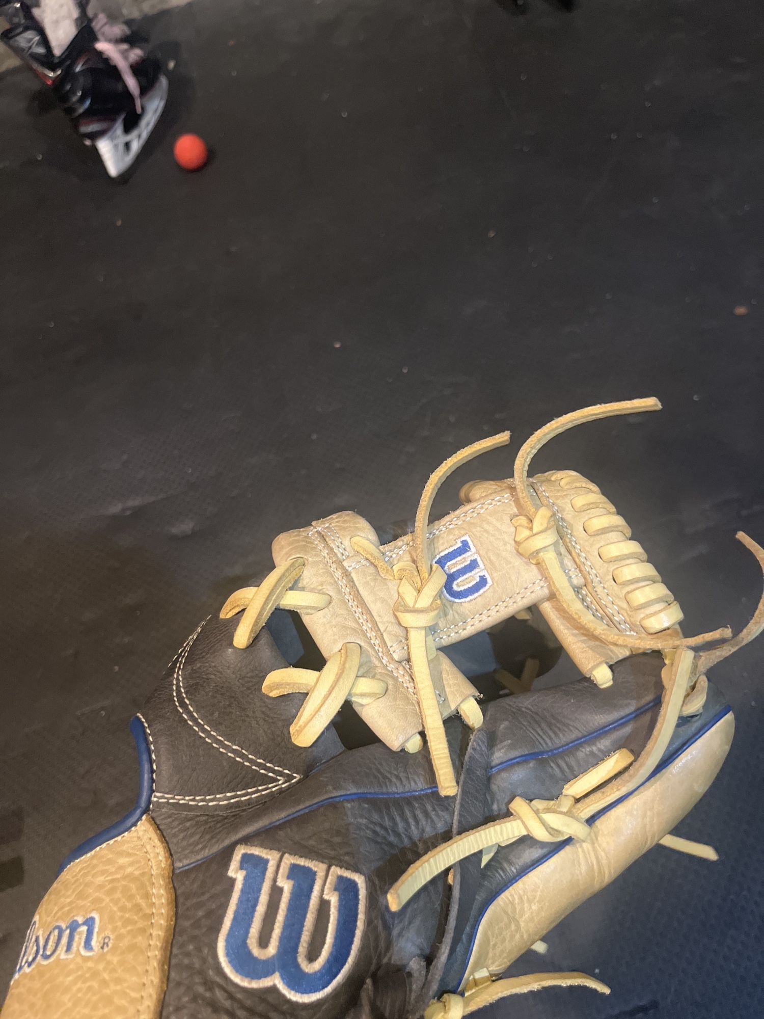 Outfield 11.75" A1000 Baseball Glove SidelineSwap