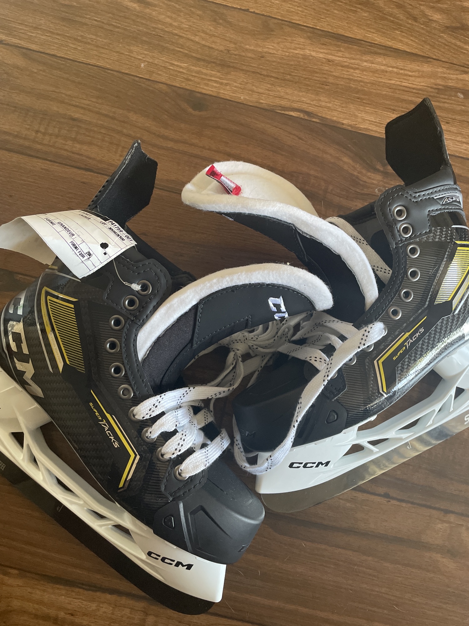 New CCM Pro Stock Size 9 Super Tacks AS3 Pro Hockey Skates SidelineSwap