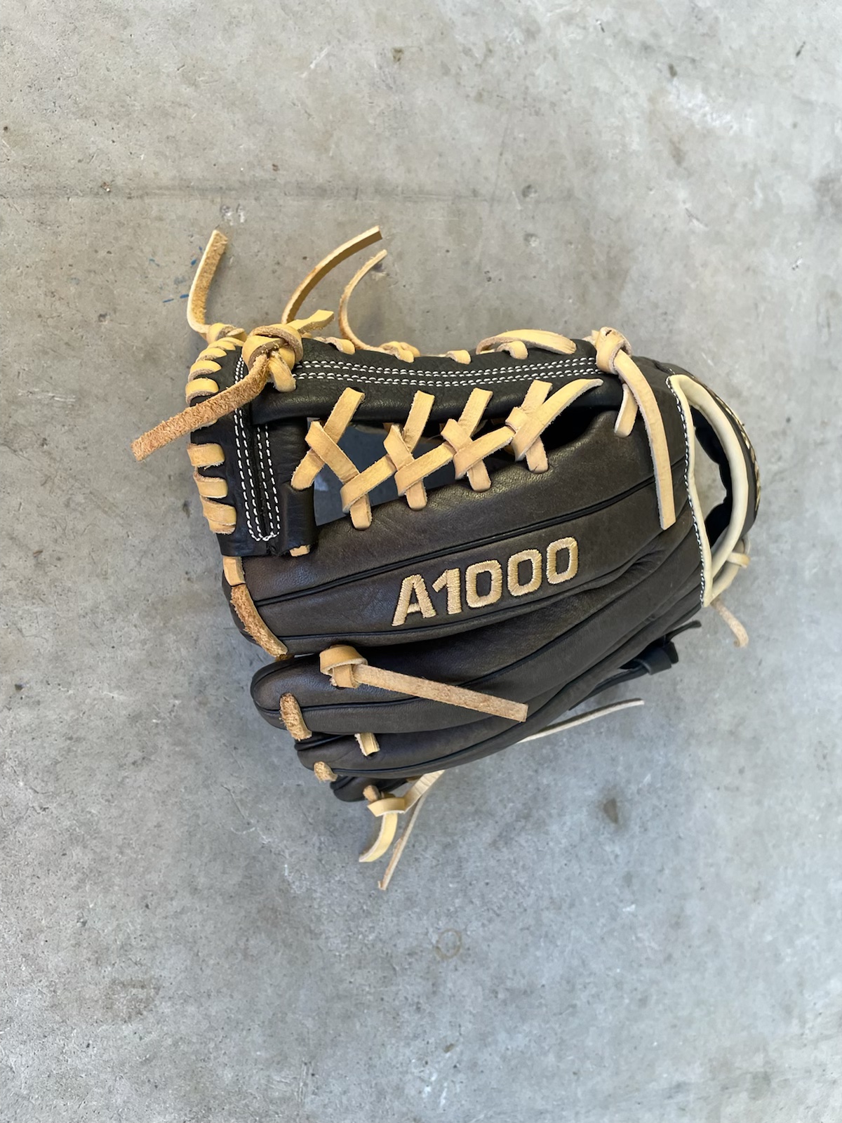 First Base 11.5" A1000 Baseball Glove SidelineSwap