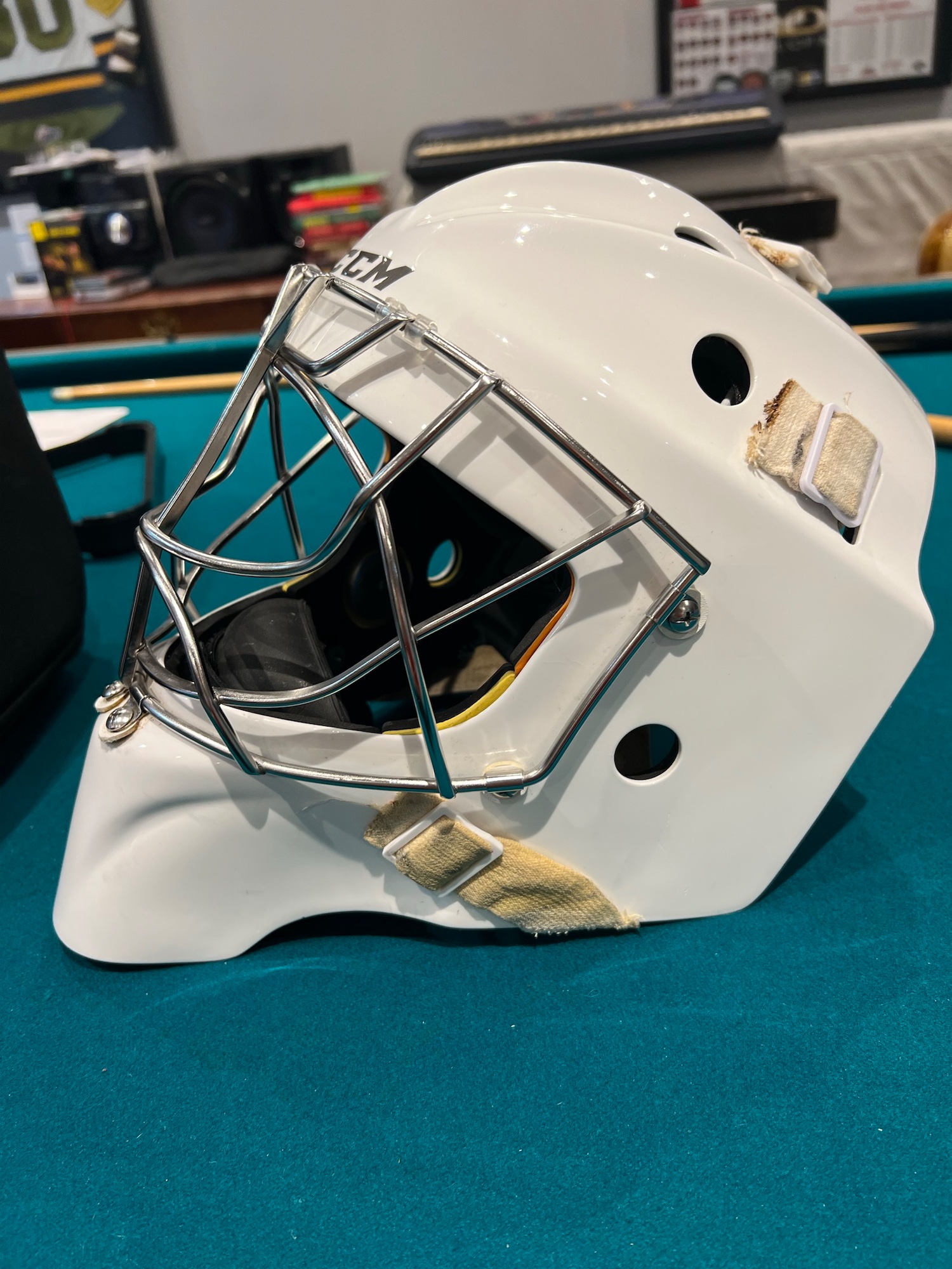 CCM Axis pro goalie Mask (Snow White) SidelineSwap