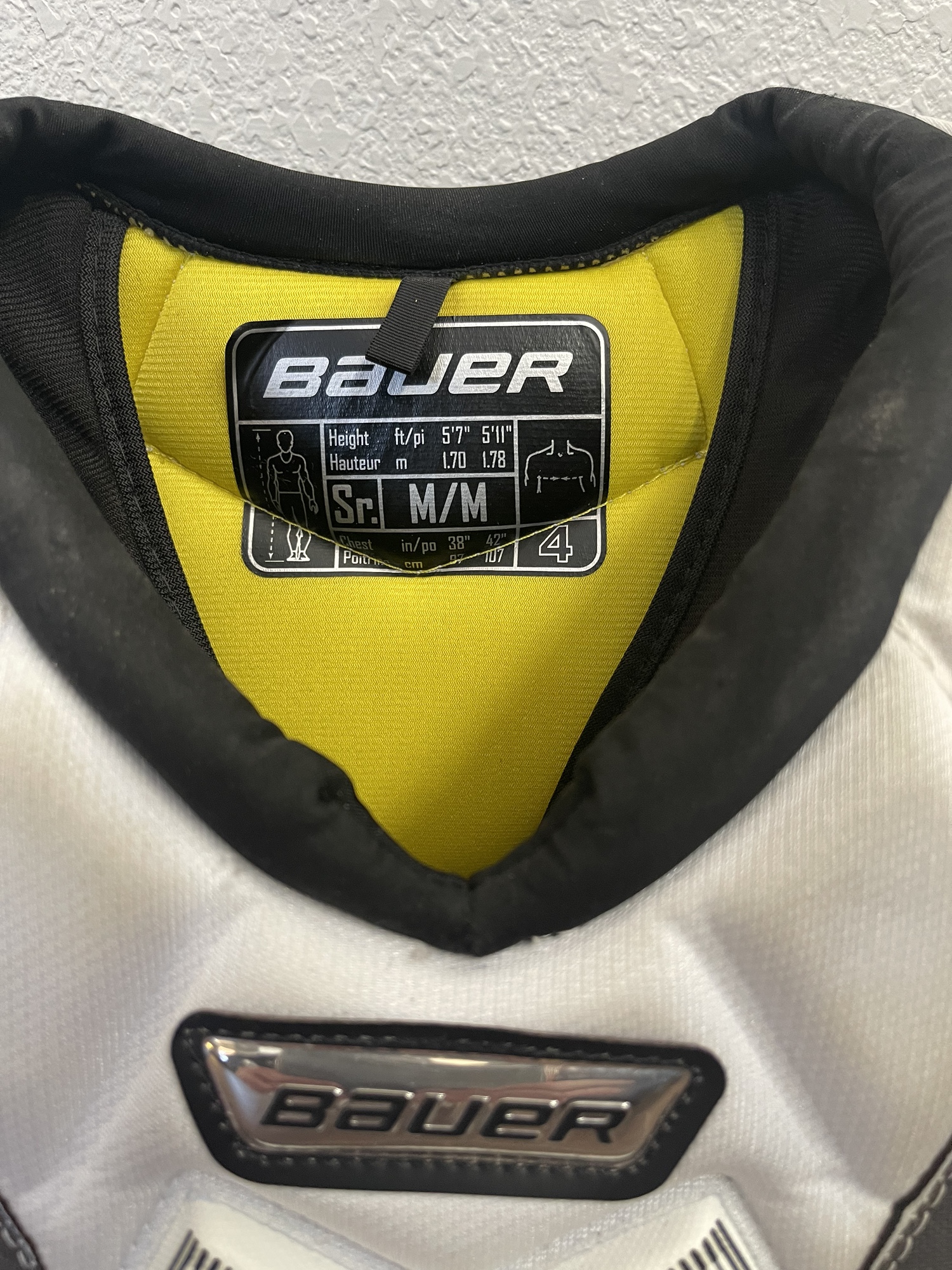 Senior Medium Bauer Supreme S170 Shoulder Pads SidelineSwap