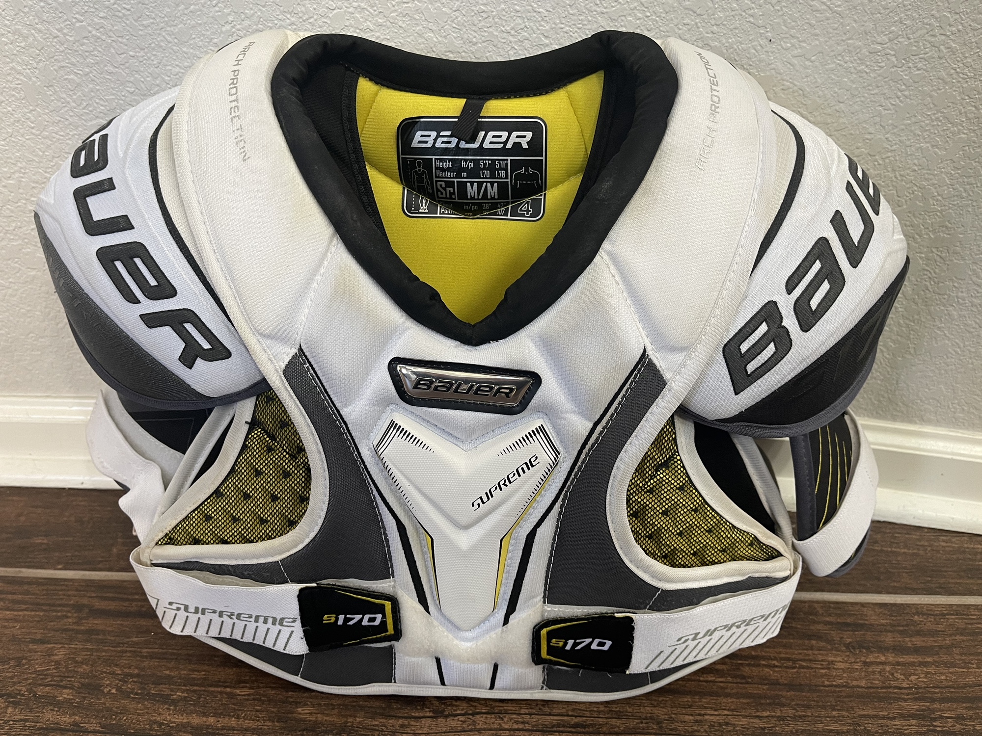 Senior Medium Bauer Supreme S170 Shoulder Pads SidelineSwap