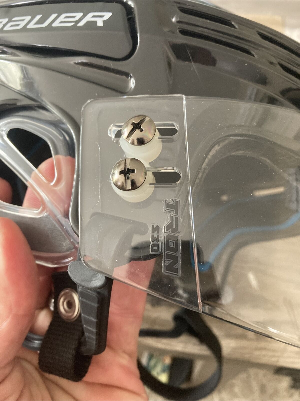 Bauer BHH7500M Large Black Hockey Helmet PreOwned 7 1/8 7 3/4 Clear