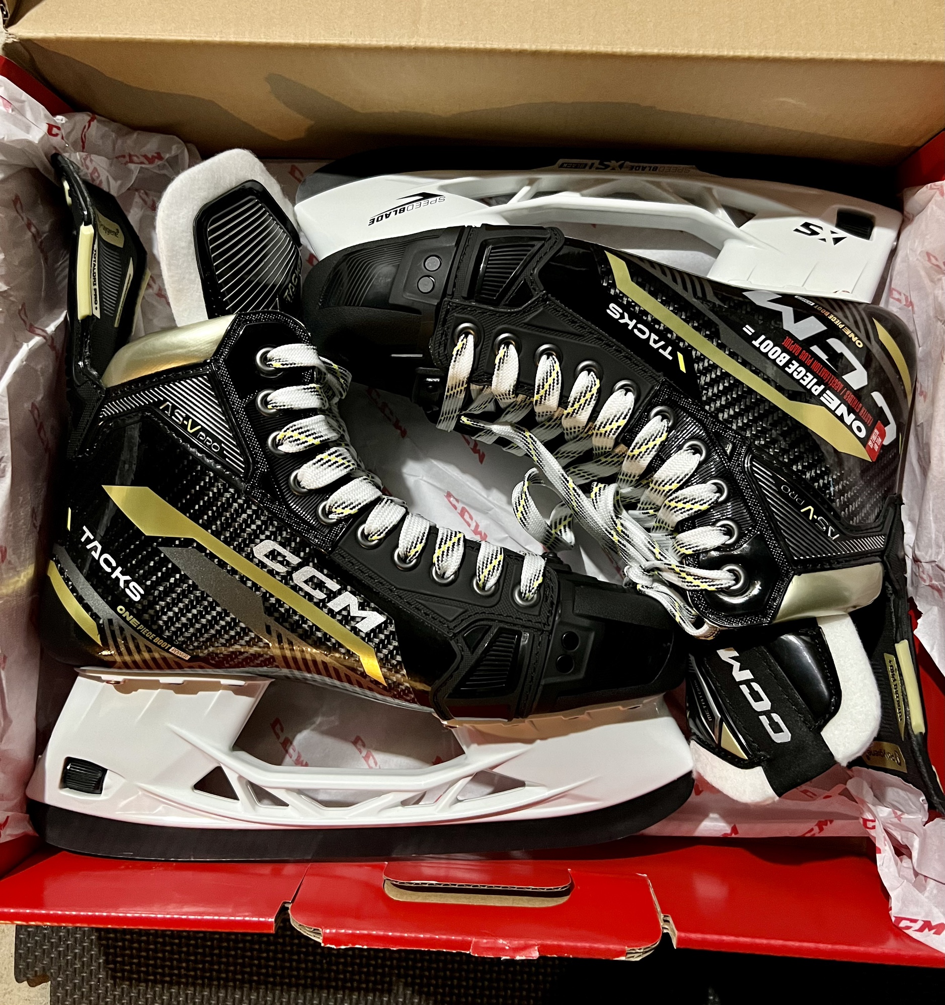 New CCM Regular Width Size 8 Tacks ASV Pro Hockey Skates SidelineSwap