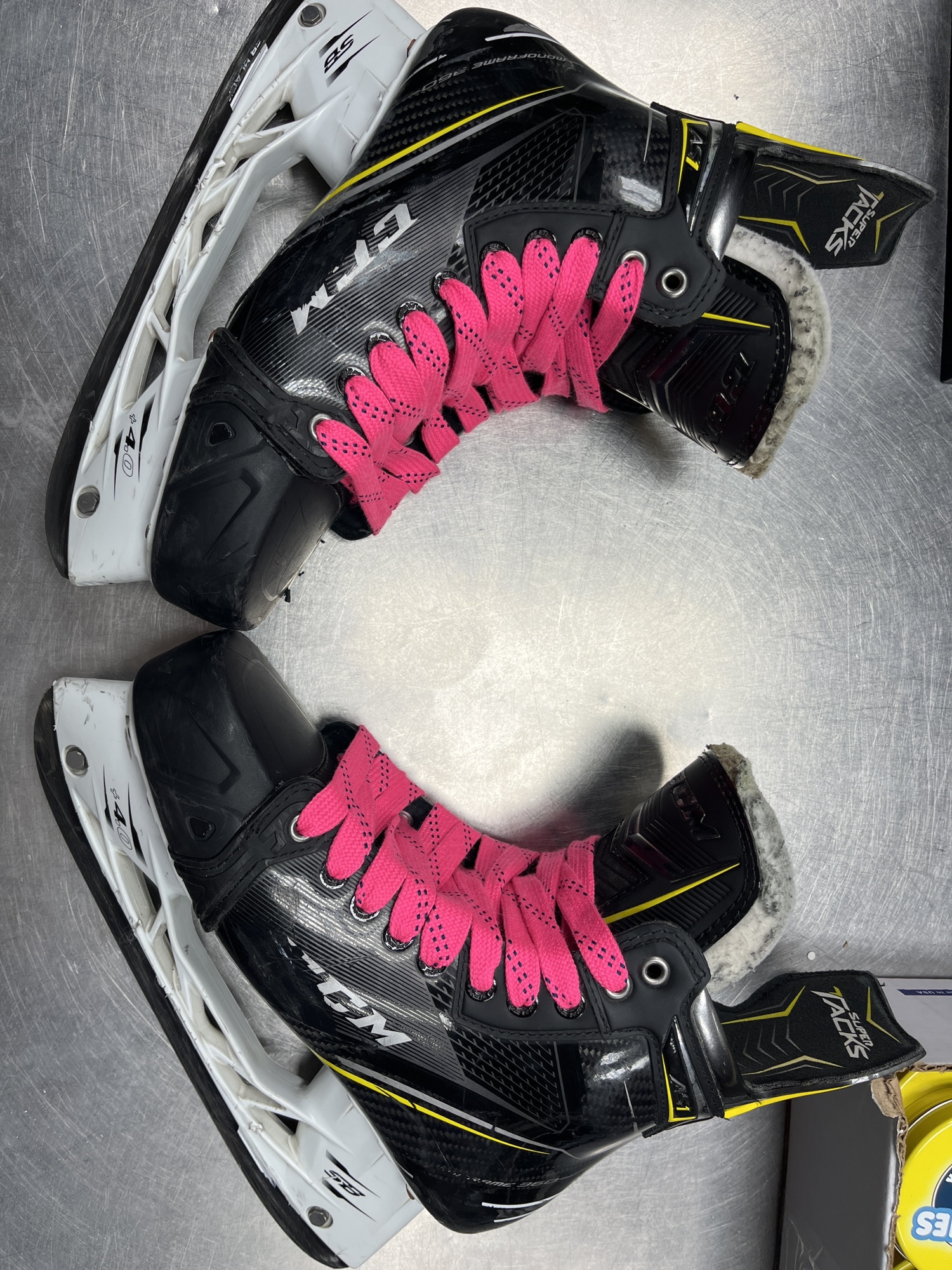 Used CCM Extra Wide Width Pro Stock Size 9.5 Super Tacks AS1 Hockey