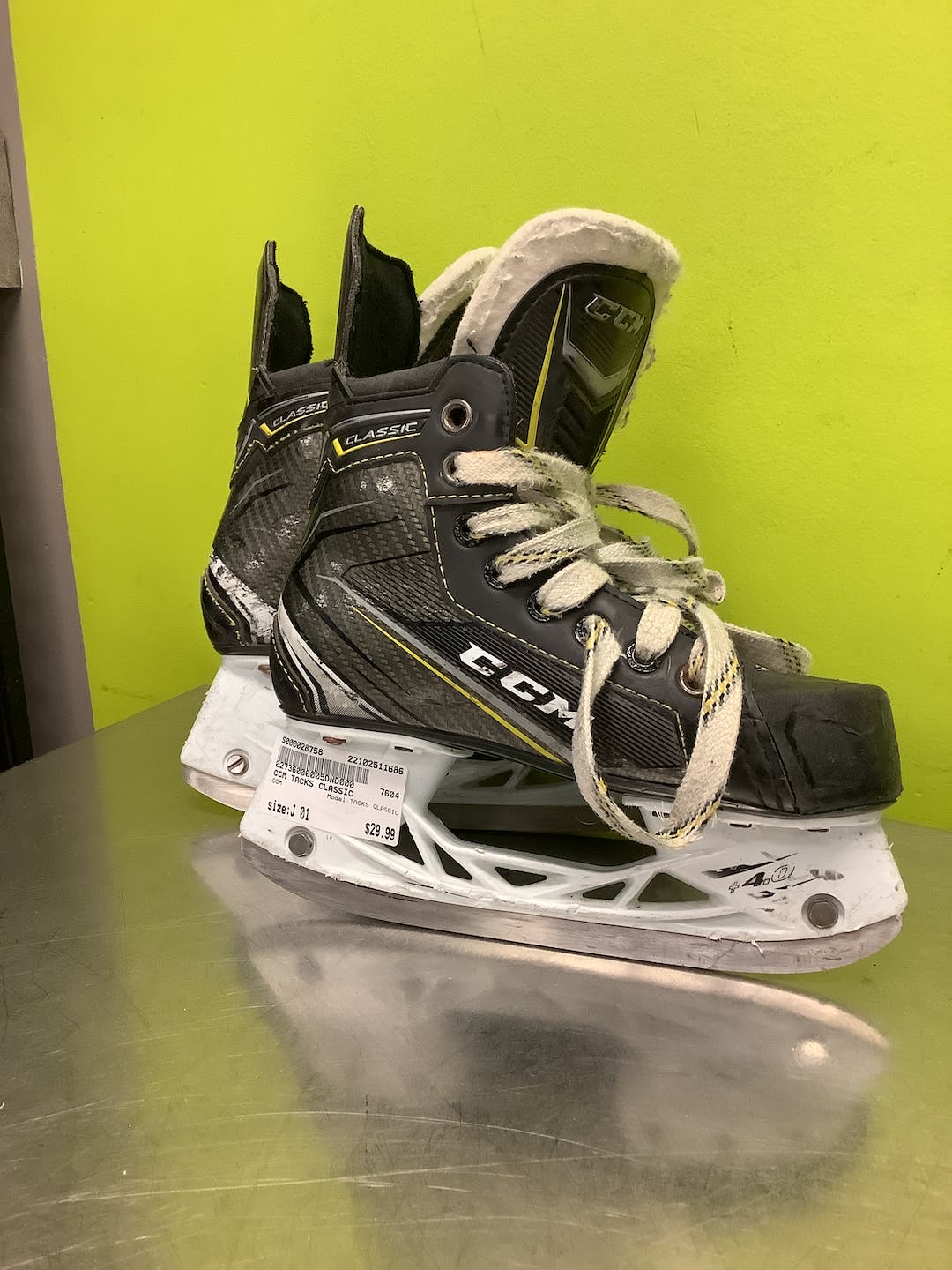 Used Ccm Tacks Classic Junior 01 Ice Hockey Skates SidelineSwap