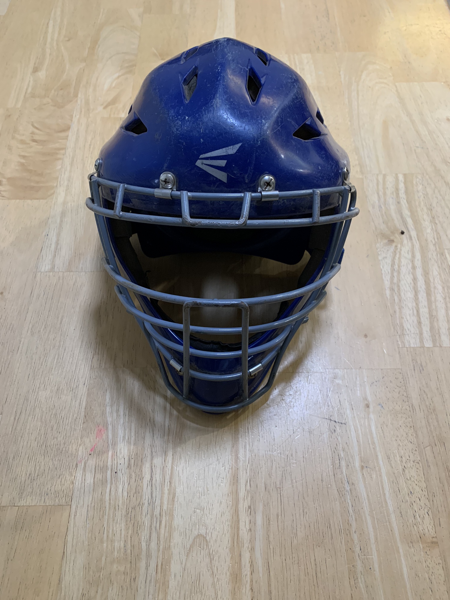 Easton Black Magic Catcher's Mask SidelineSwap